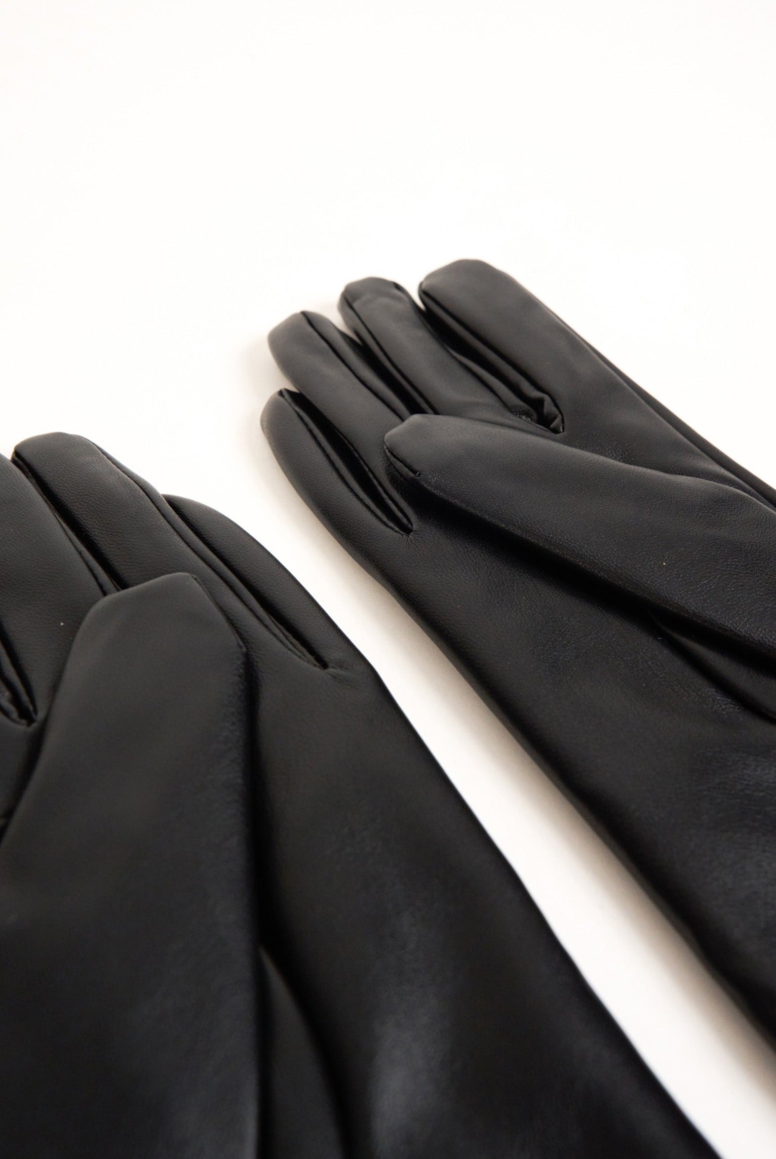 Faux Leather Touch Screen Gloves in Black | essential | Winter | Autumn | Fall | Streetwear | Streetstyle | Vegan | Biker | Grunge | Grunge sleaze | 90s | Gloves | Accessories | Women | Women's Accessories | Touch Screen |