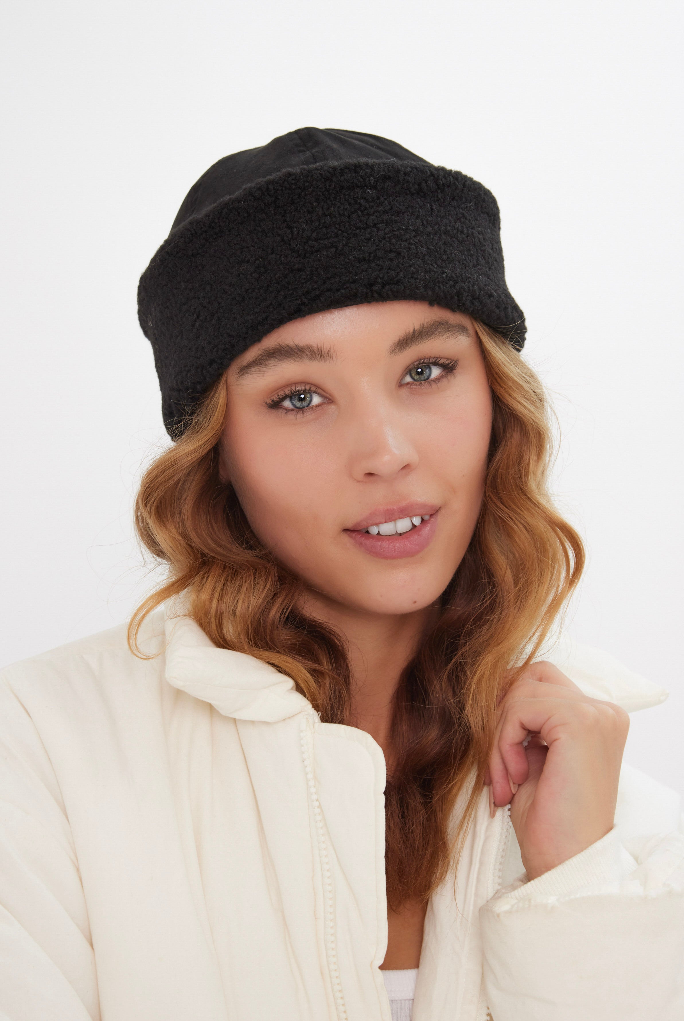 Women’s Suede and Borg Turn Up Beanie in Black
