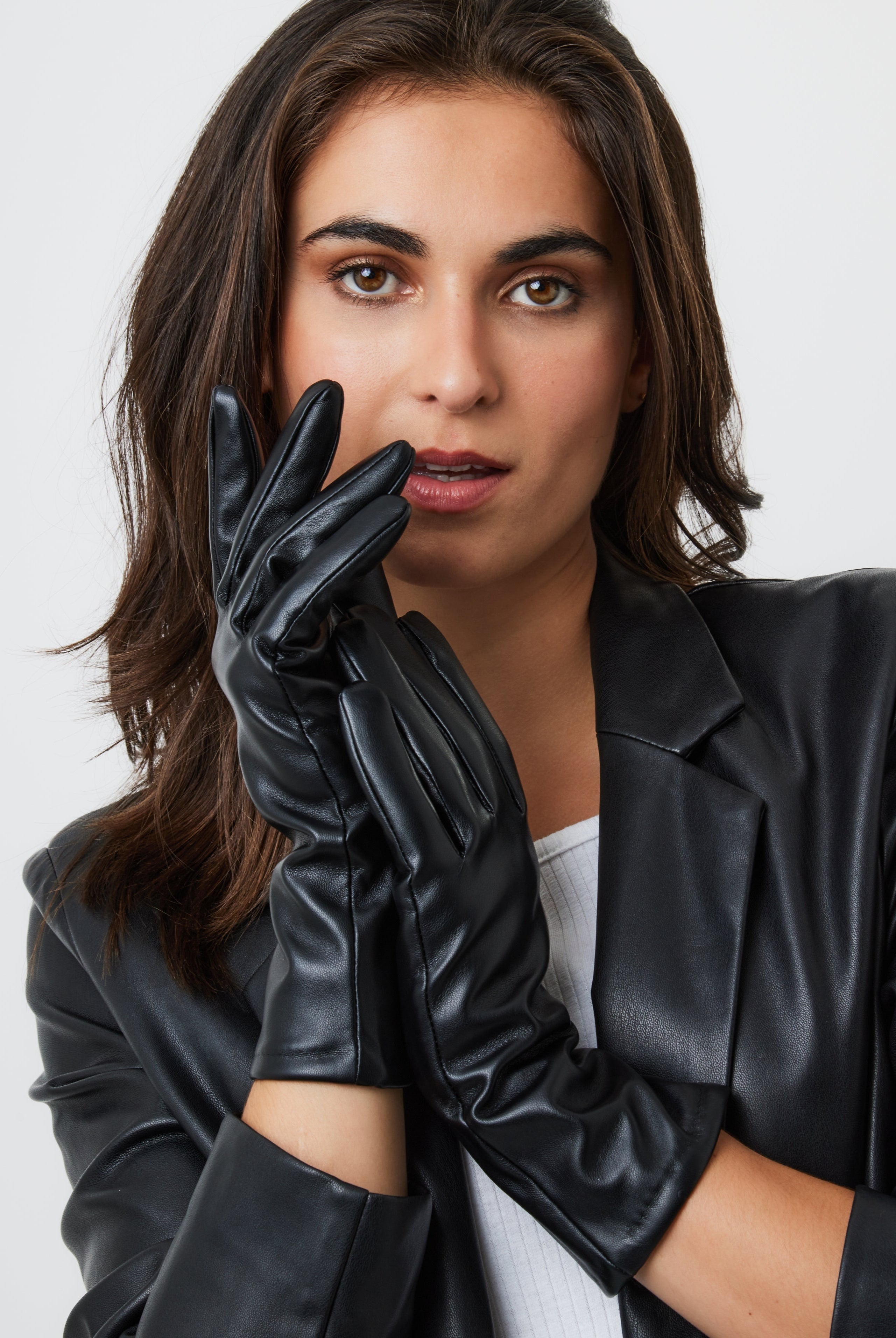 Women’s Touch Screen Leather Look Gloves in Black