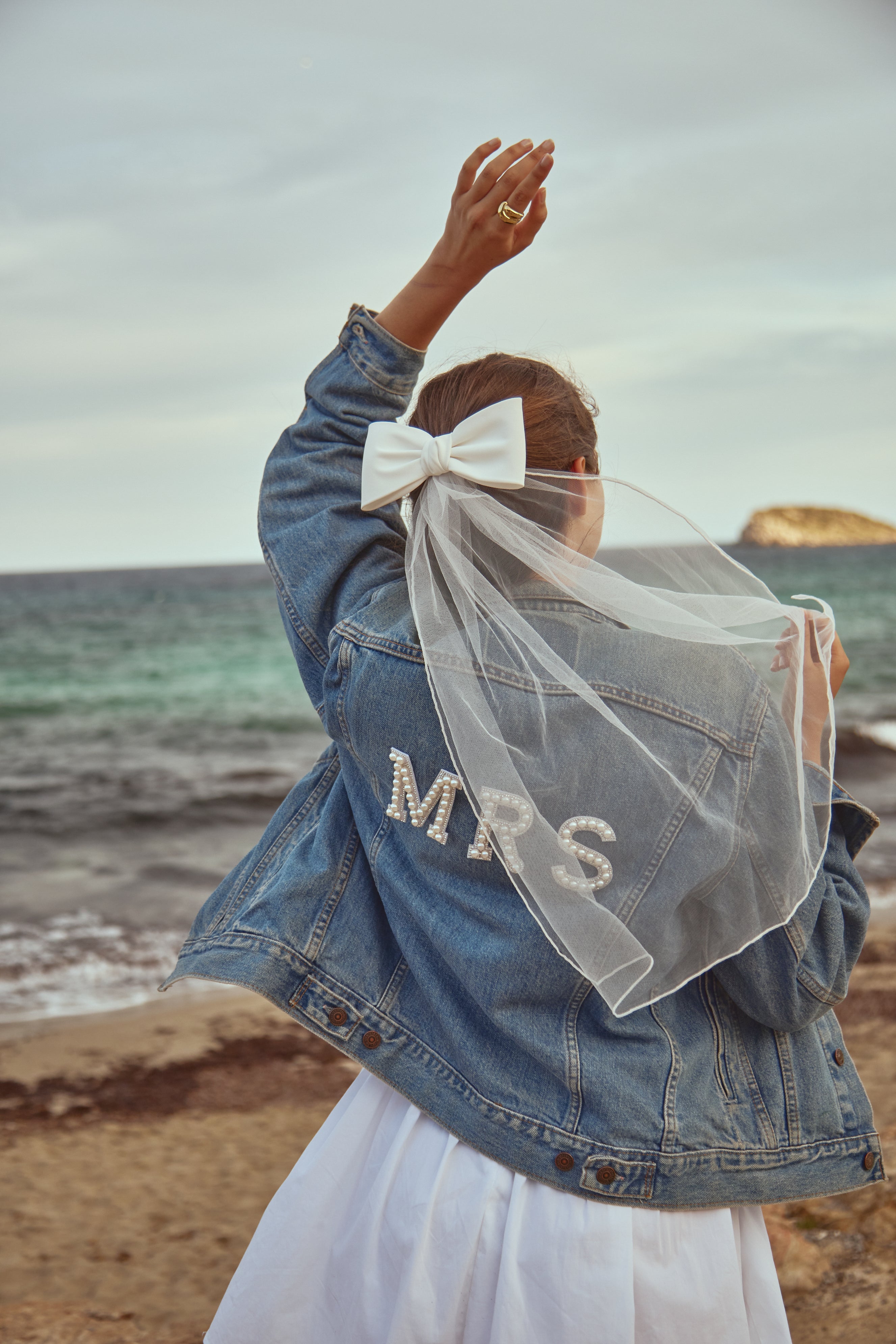 Women’s Bridal Hen Party Bow Wedding Veil in White