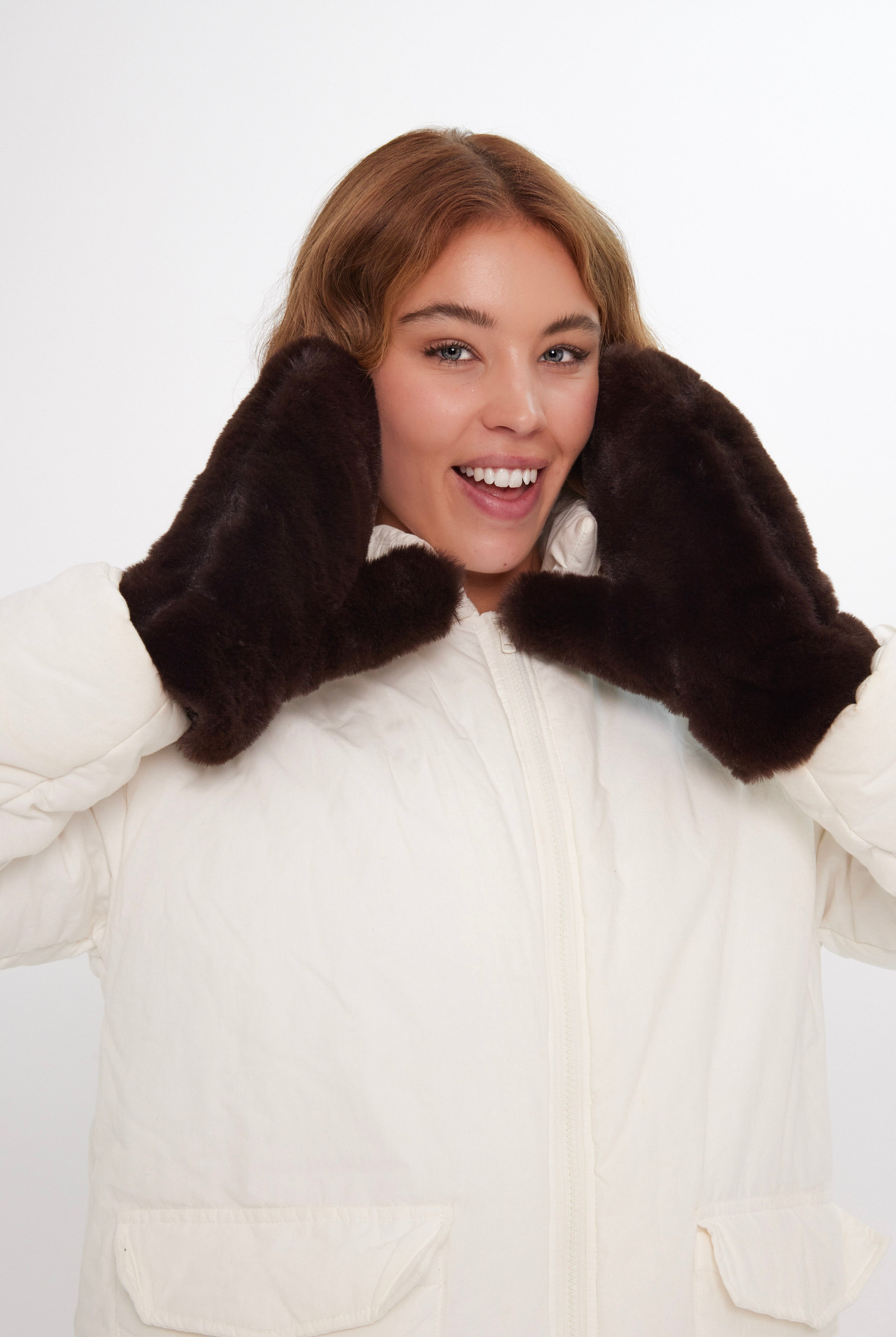 Women’s Fluffy Fur Mittens in Brown