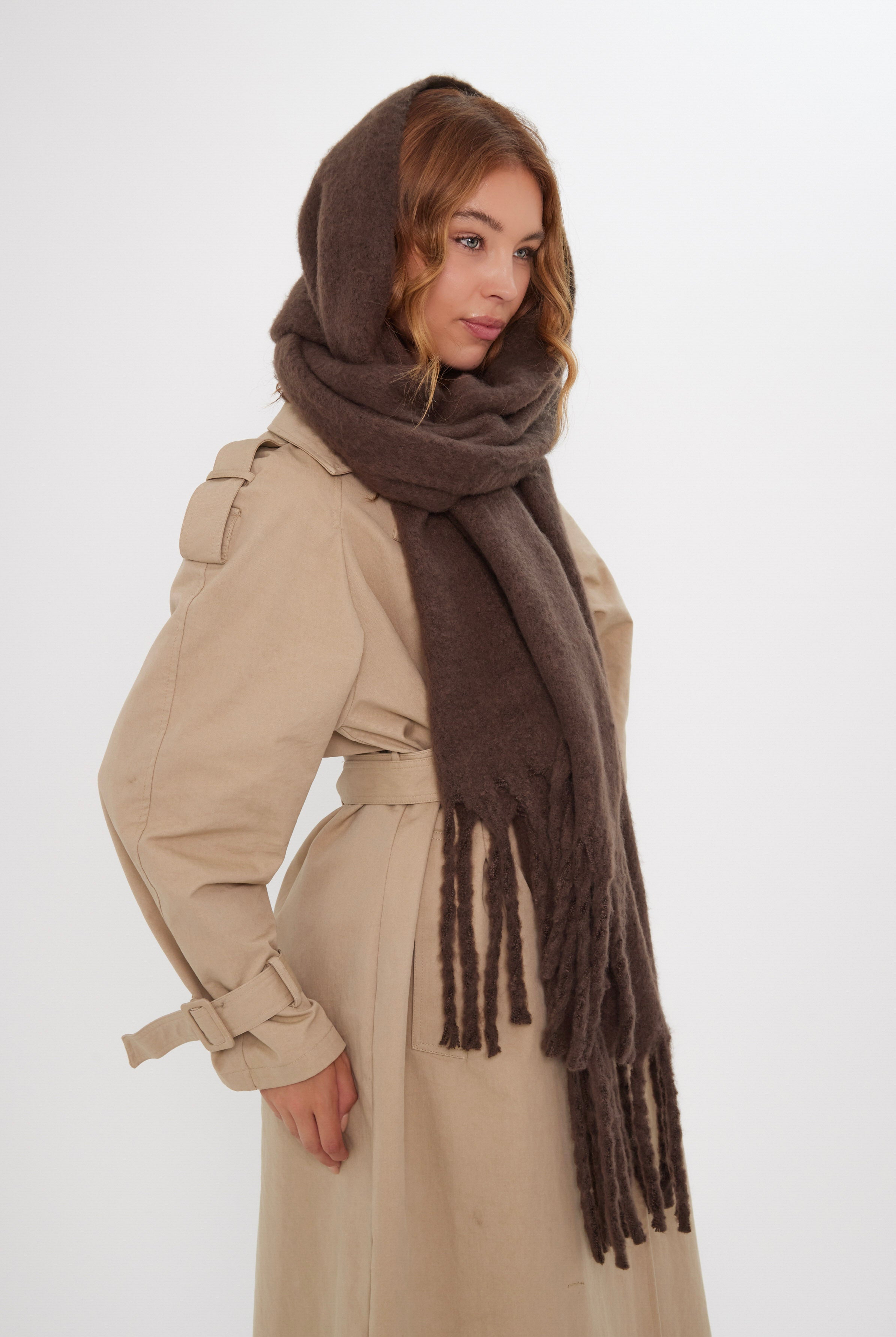 Women’s Oversized Chunky Blanket Scarf in Brown