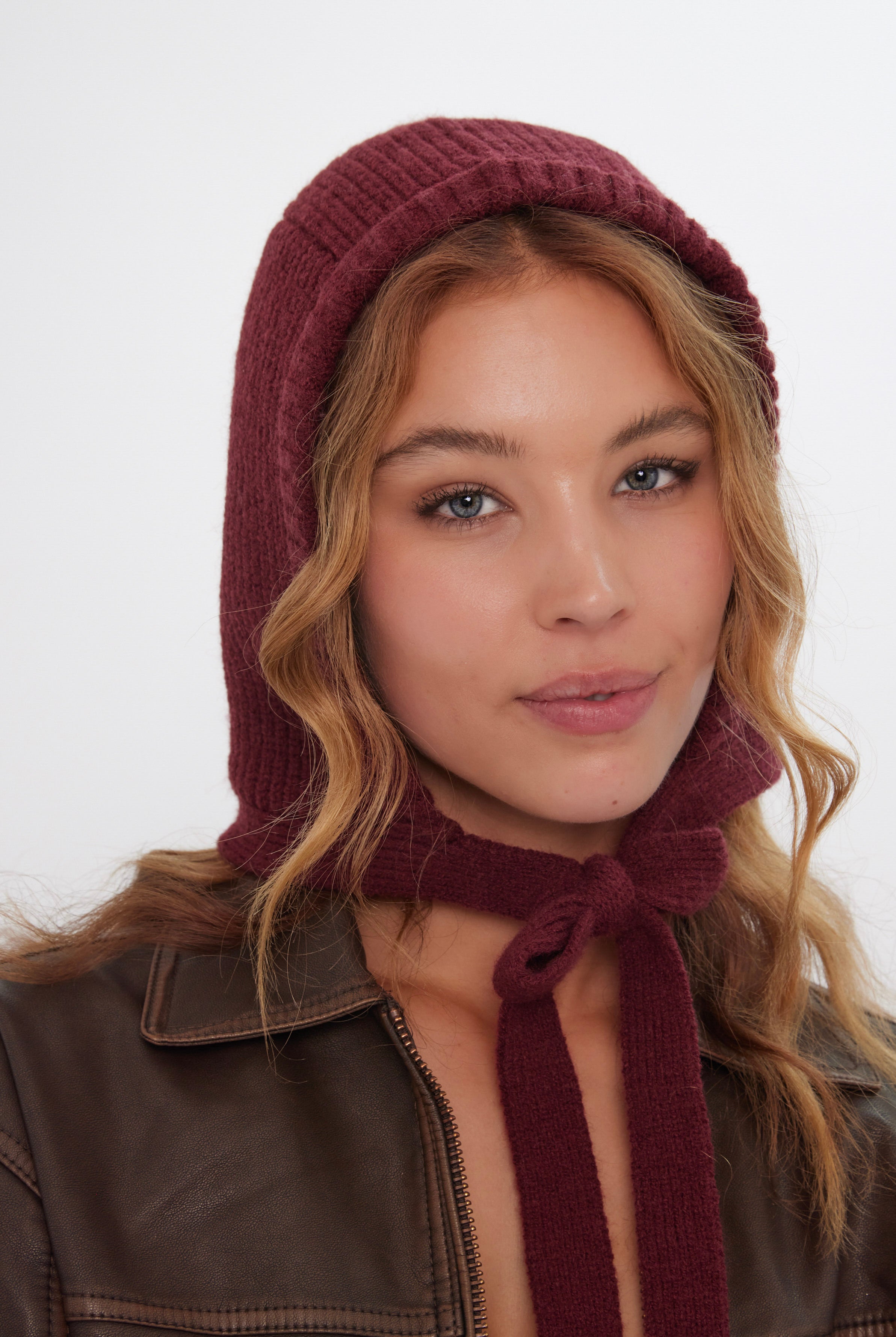 Women’s Knitted Bonnet in Burgundy