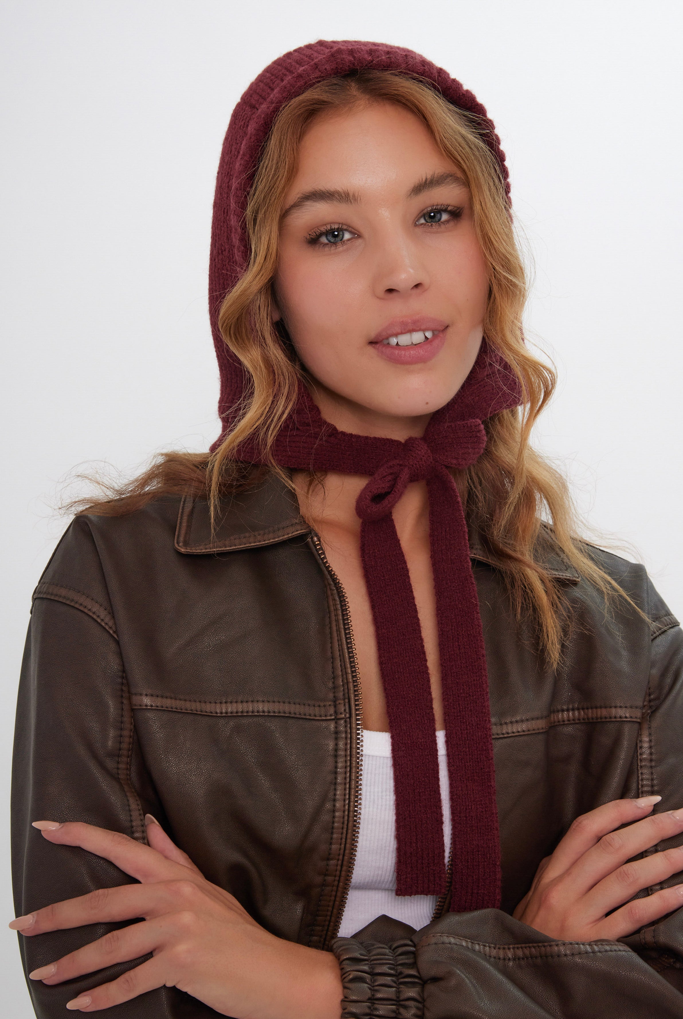 Women’s Knitted Bonnet in Burgundy