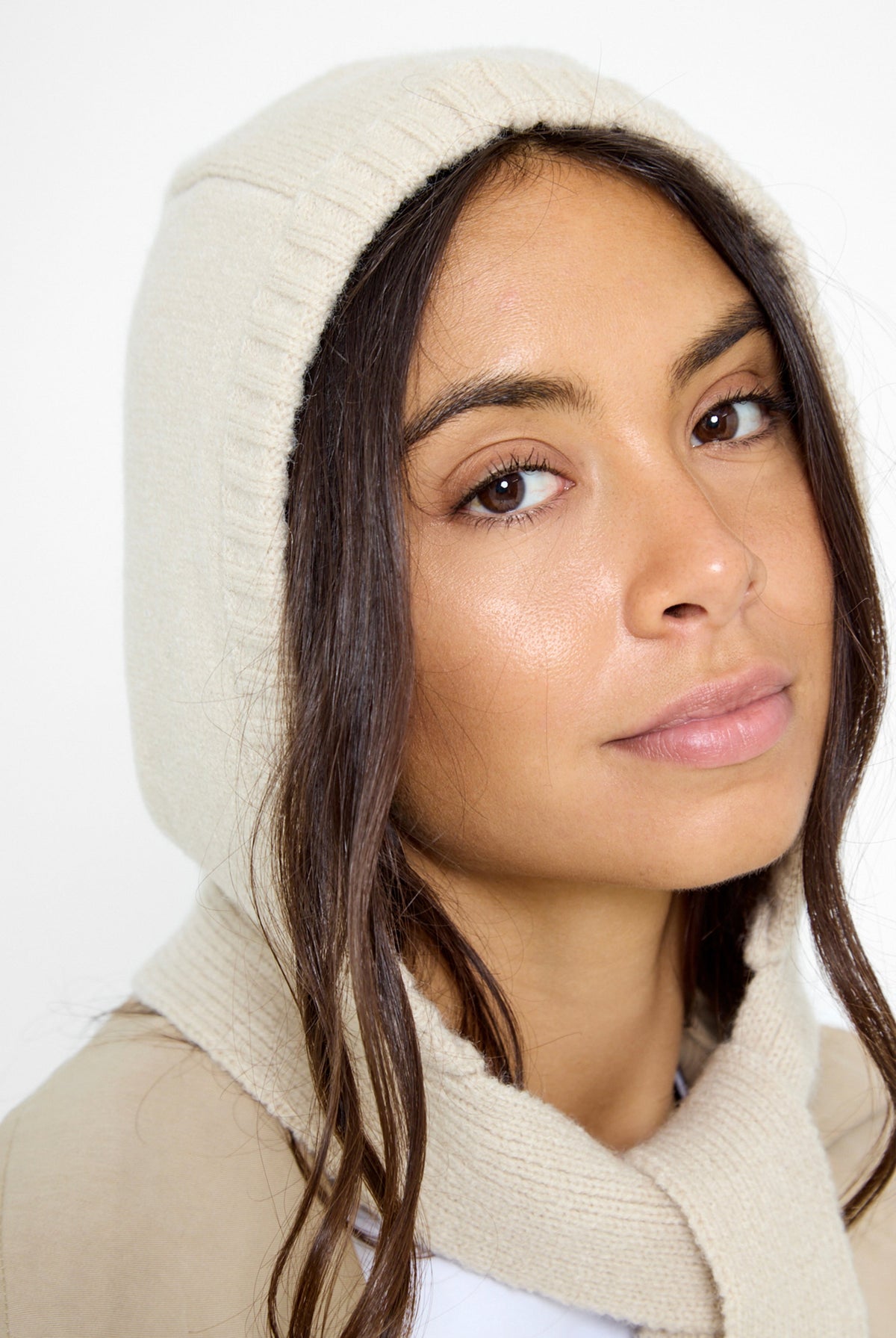 Women's Chunky Ties Knitted Bonnet in Oatmeal