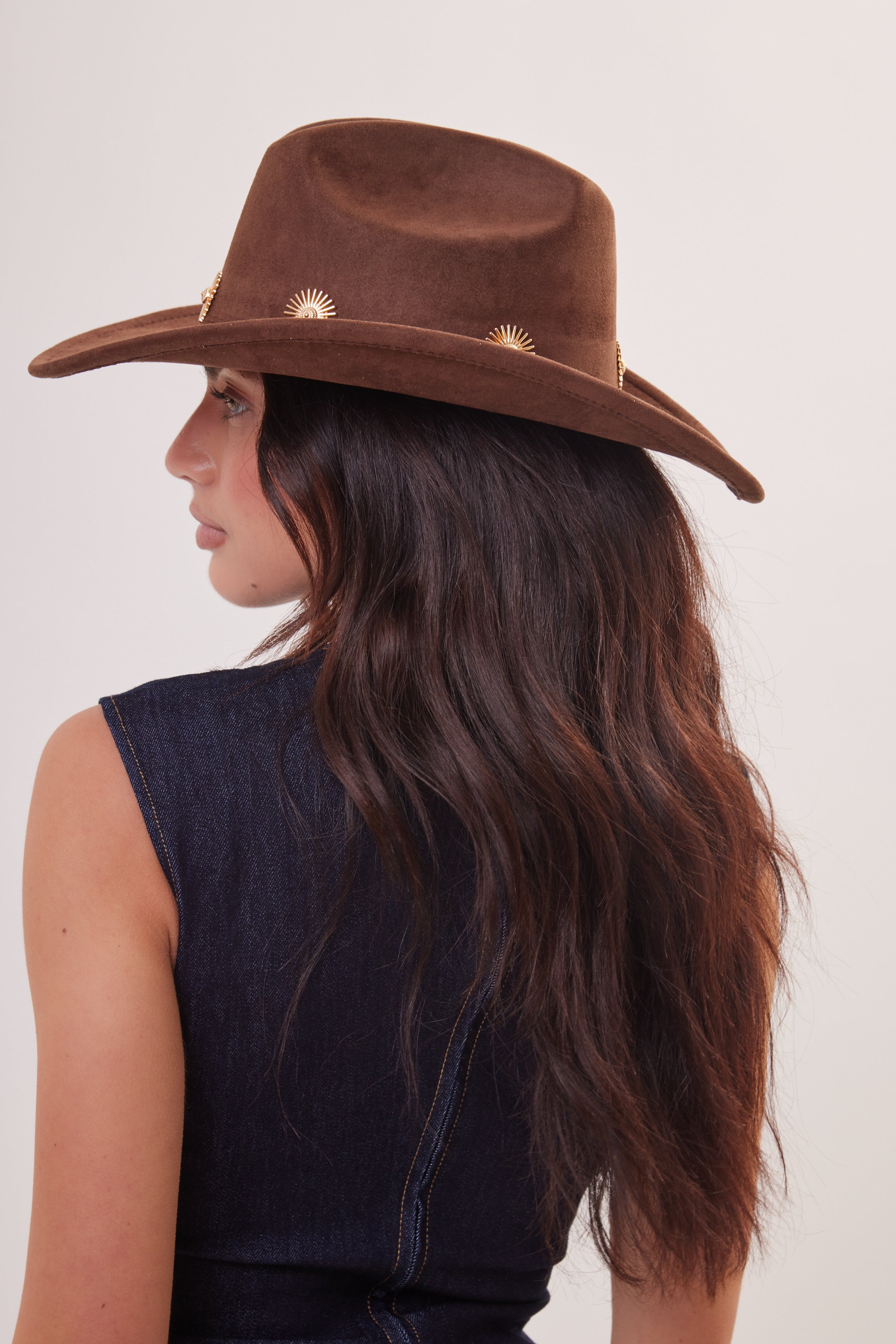 Woman's Cowboy Hat in Brown with Daisy Gold Studs