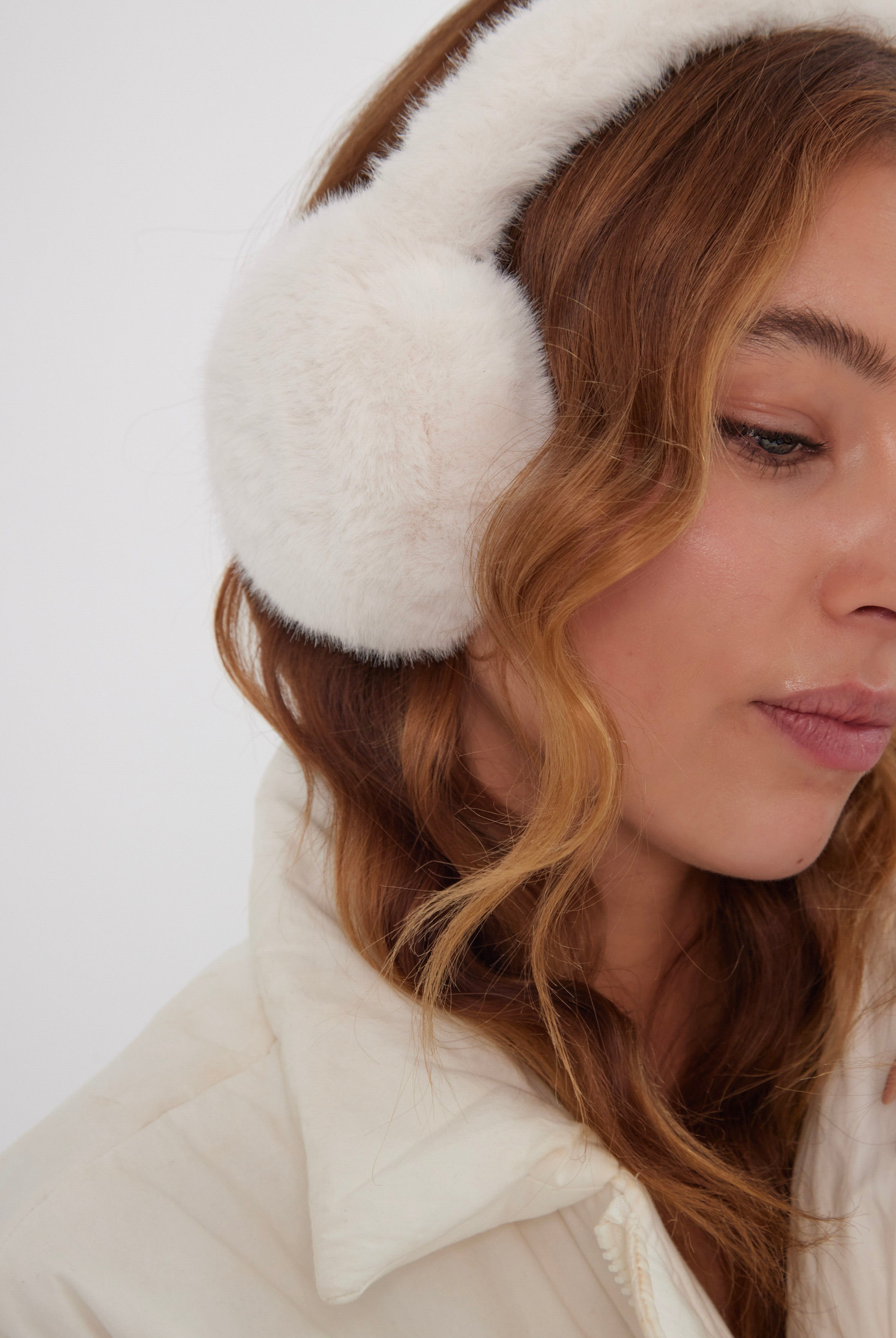 Women’s Fur Earmuffs in Cream