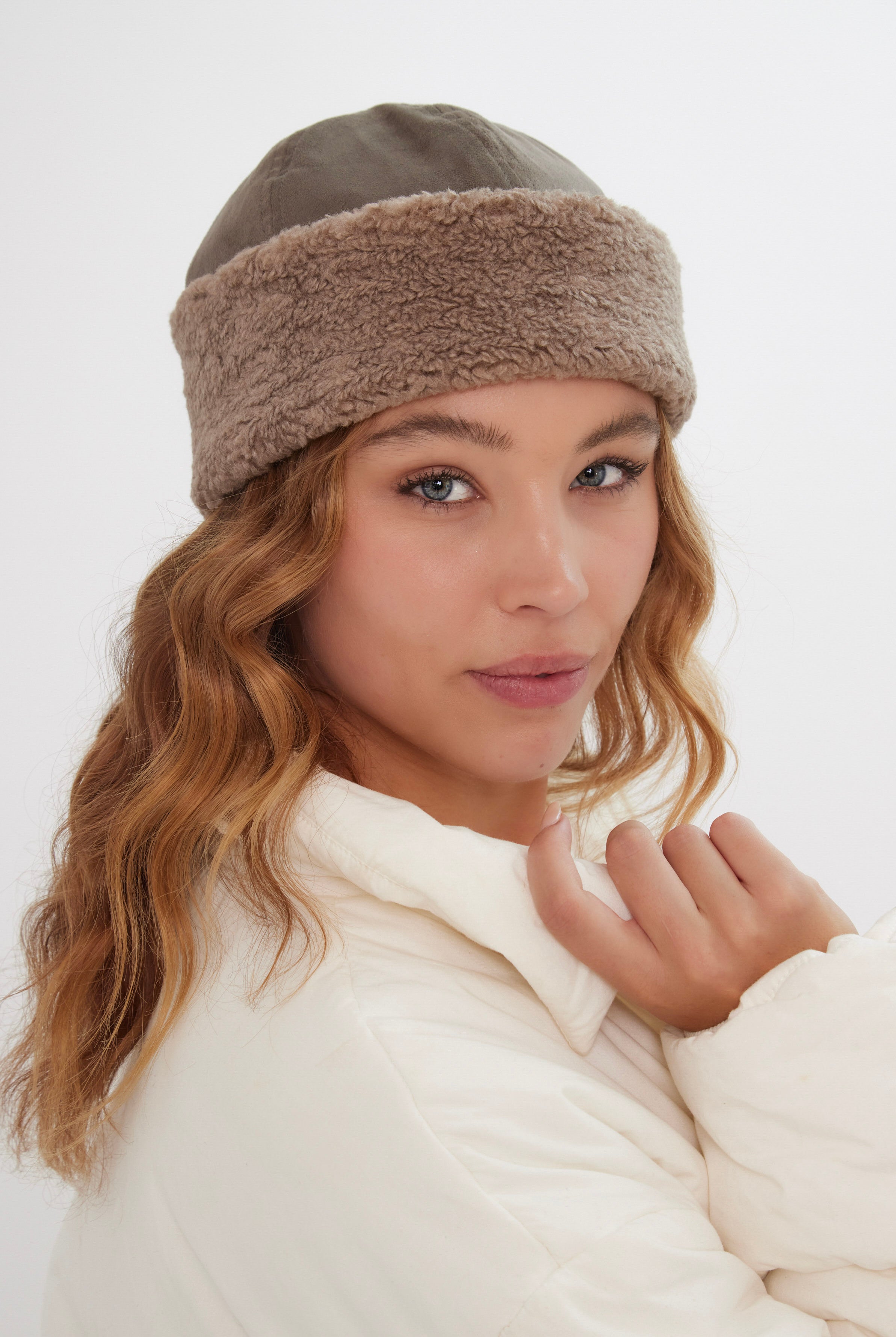 Women’s Suede and Borg Turn Up Beanie in Grey