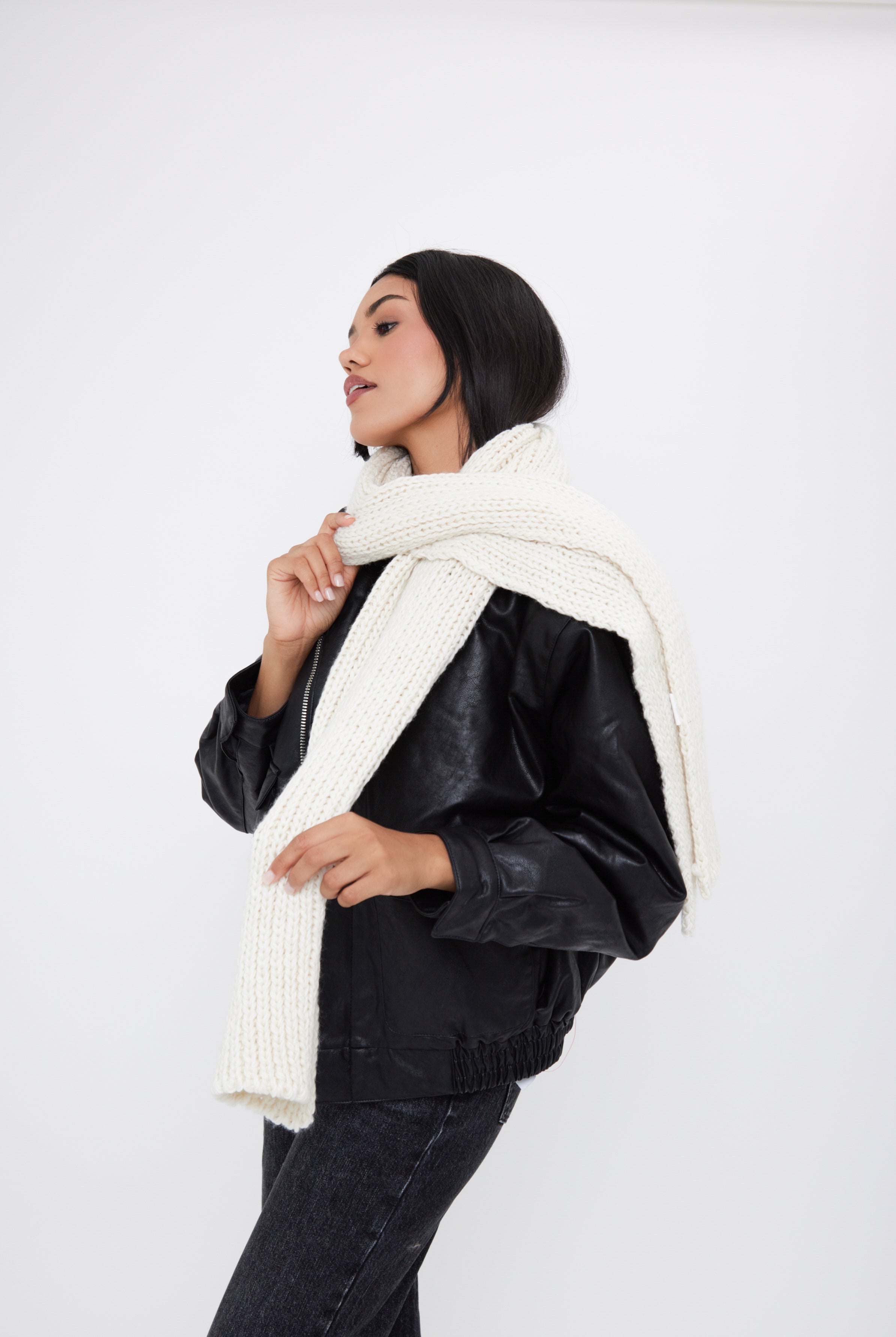 Woman's Knitted Chunky Scarf in Cream
