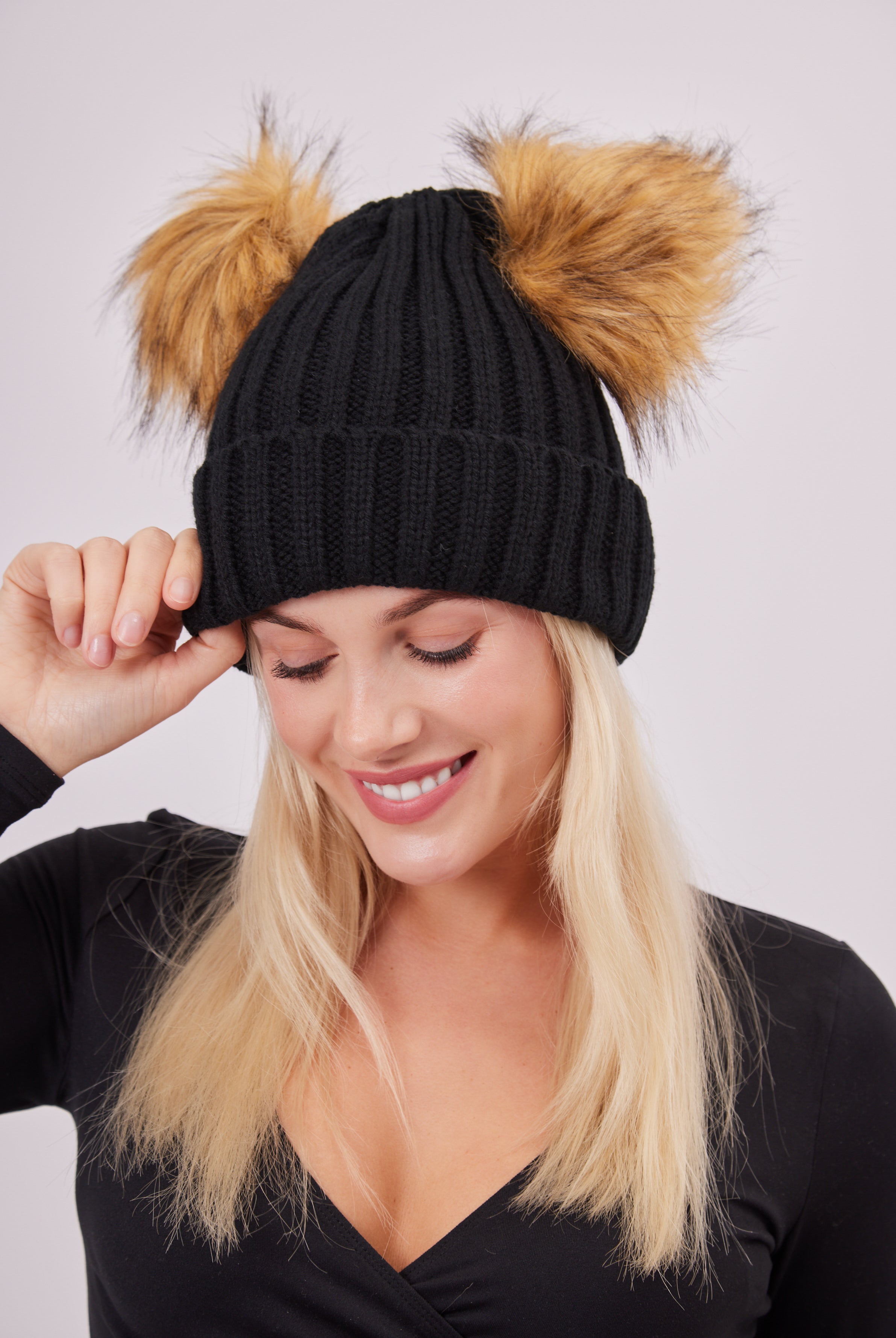 Woman's Knitted Double Fur Pom Beanie in Black