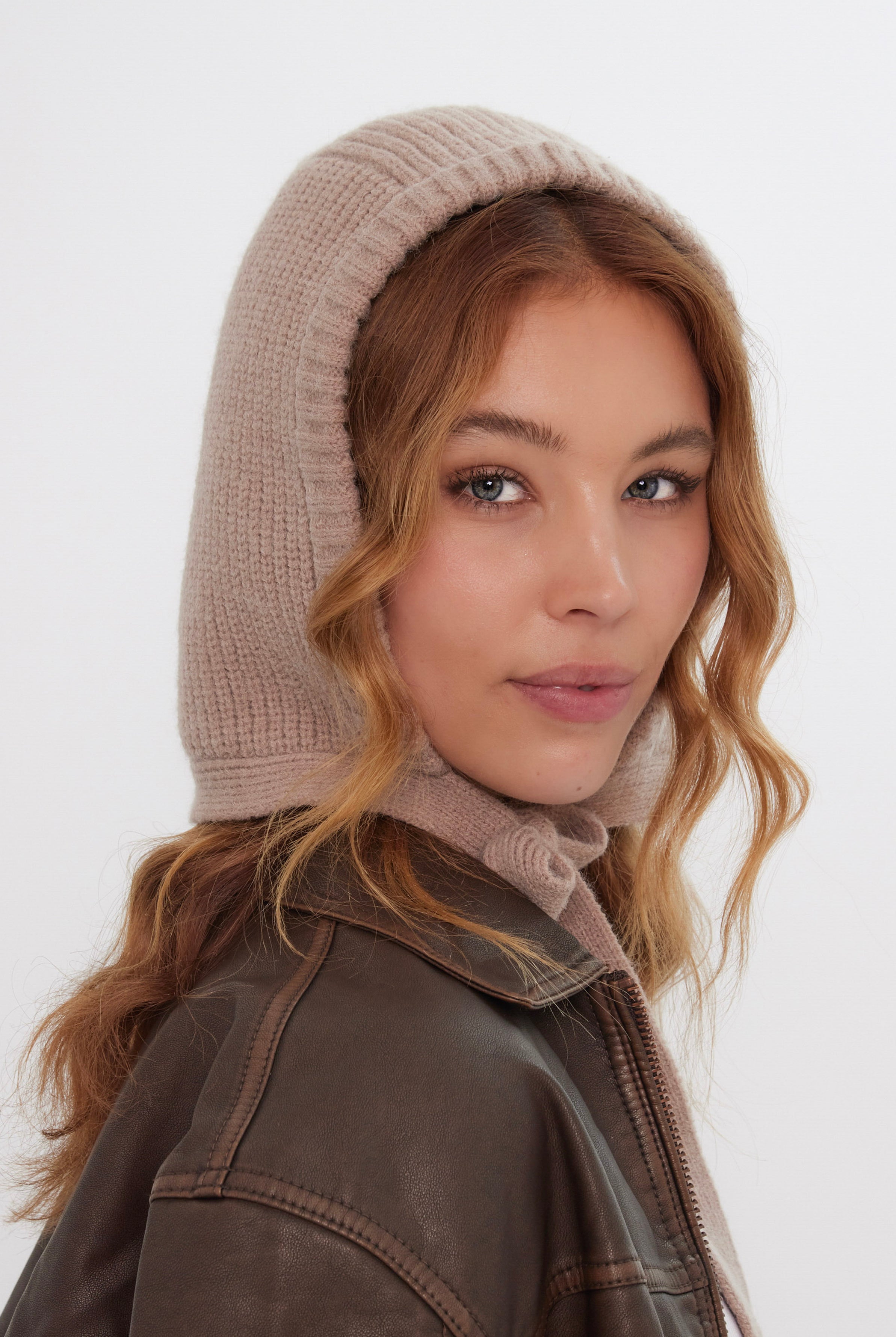 Women’s Knitted Bonnet in Light Brown