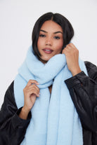 Woman's Oversized Chunky Blanket Scarf in Glacial Blue