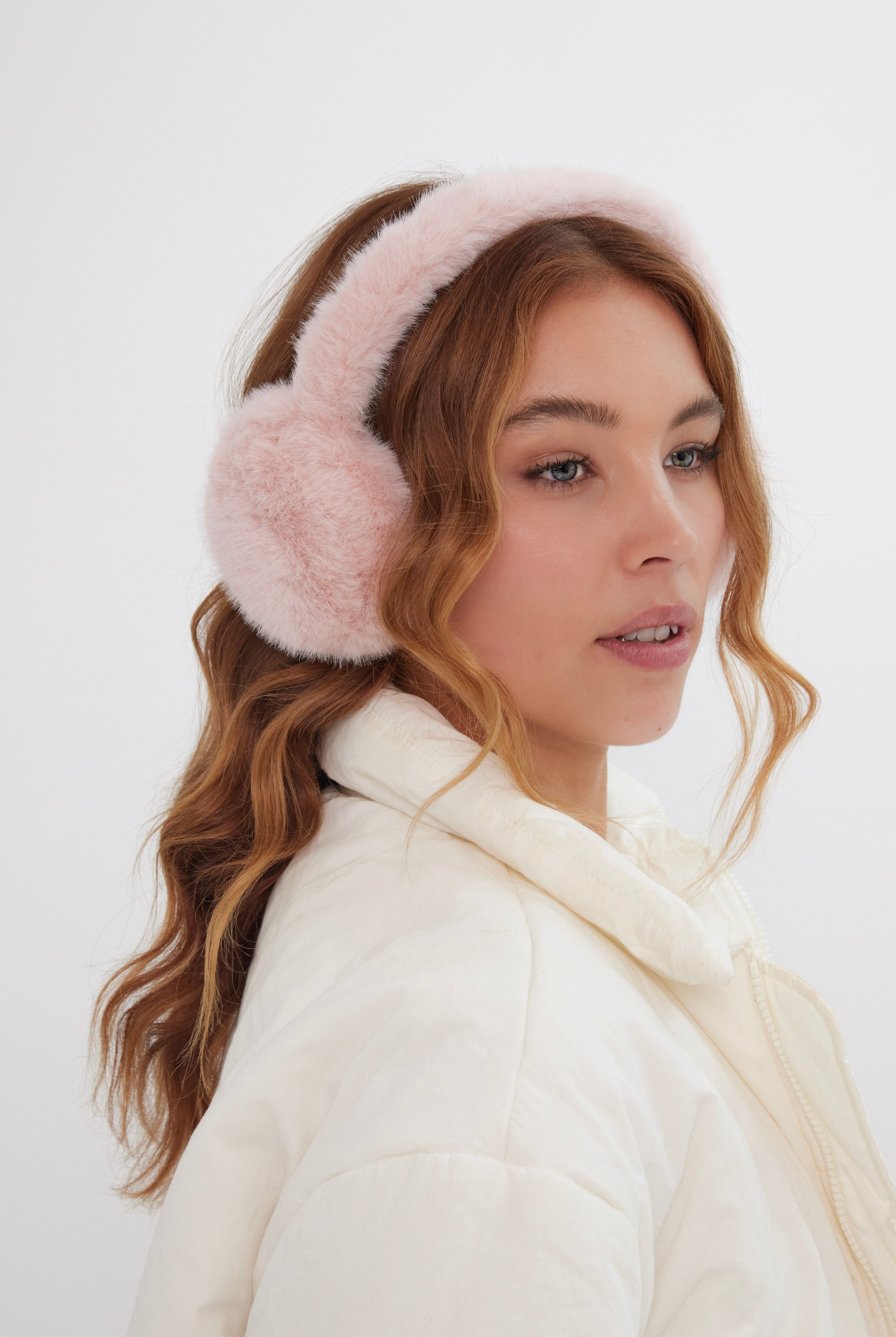 Women’s Fur Earmuffs in Pink