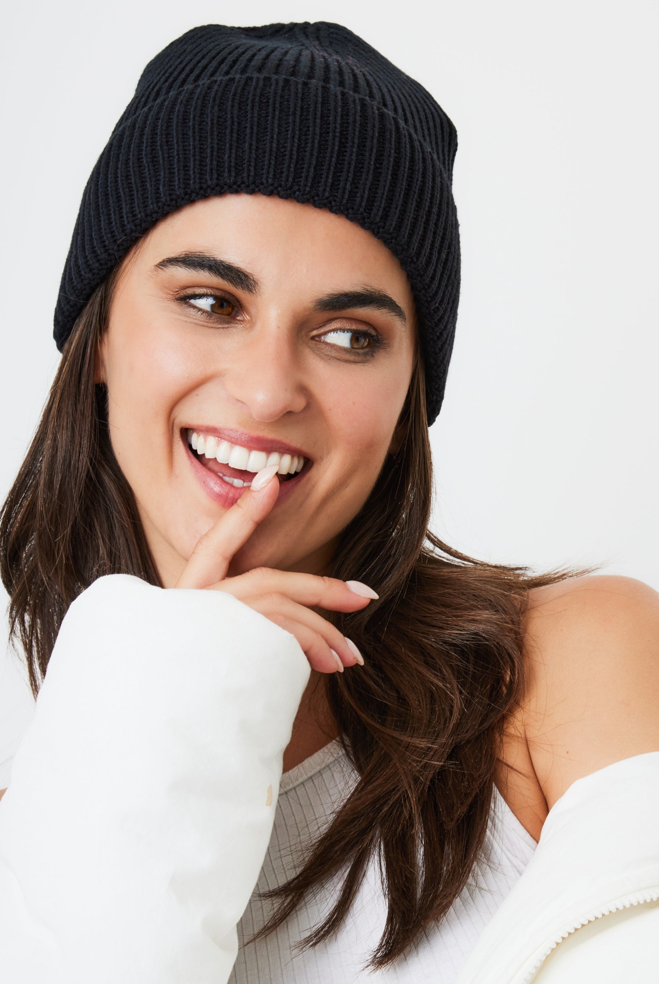 Woman's Ribbed Knitted Beanie in Black