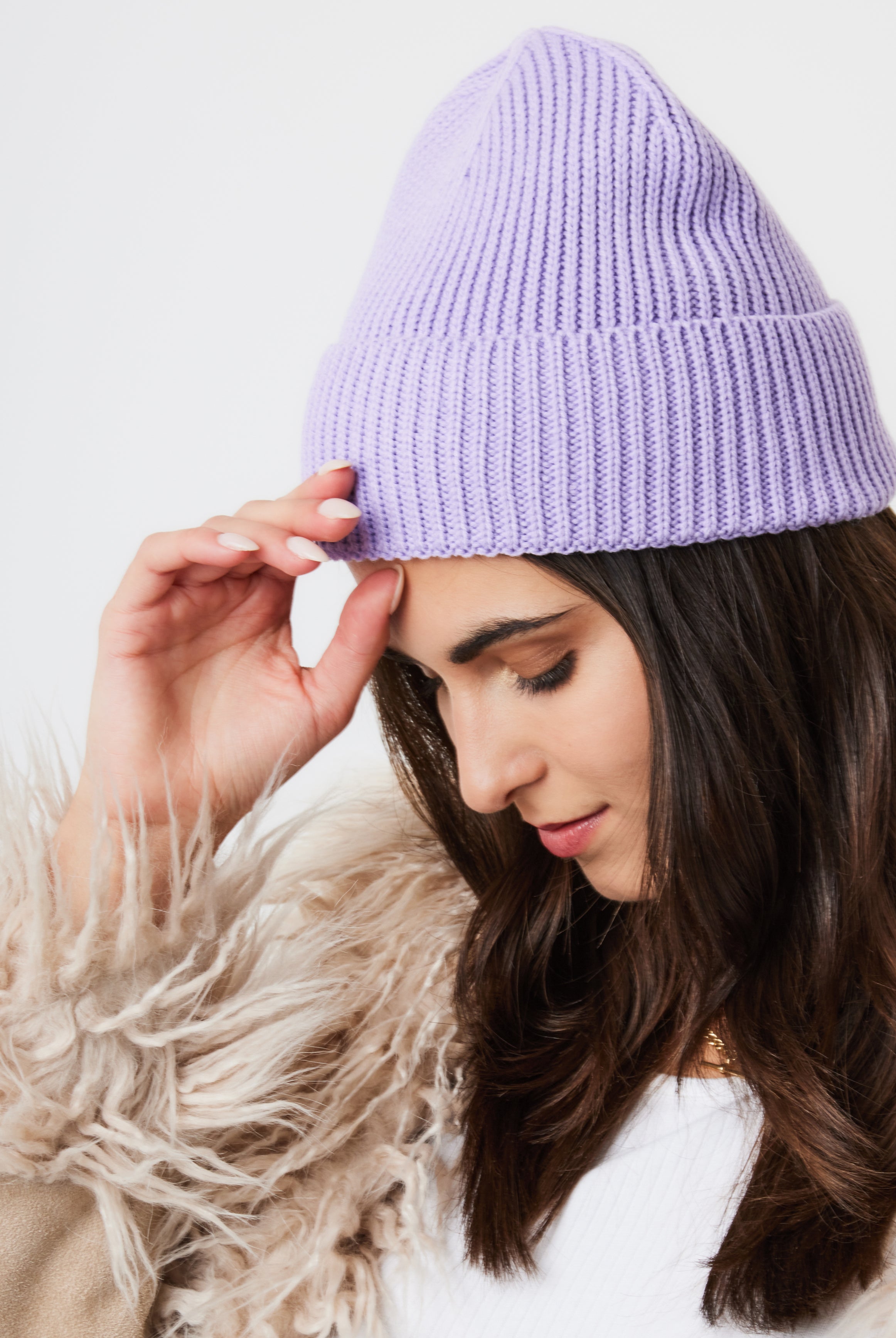 Woman's Ribbed Knitted Beanie in Lilac