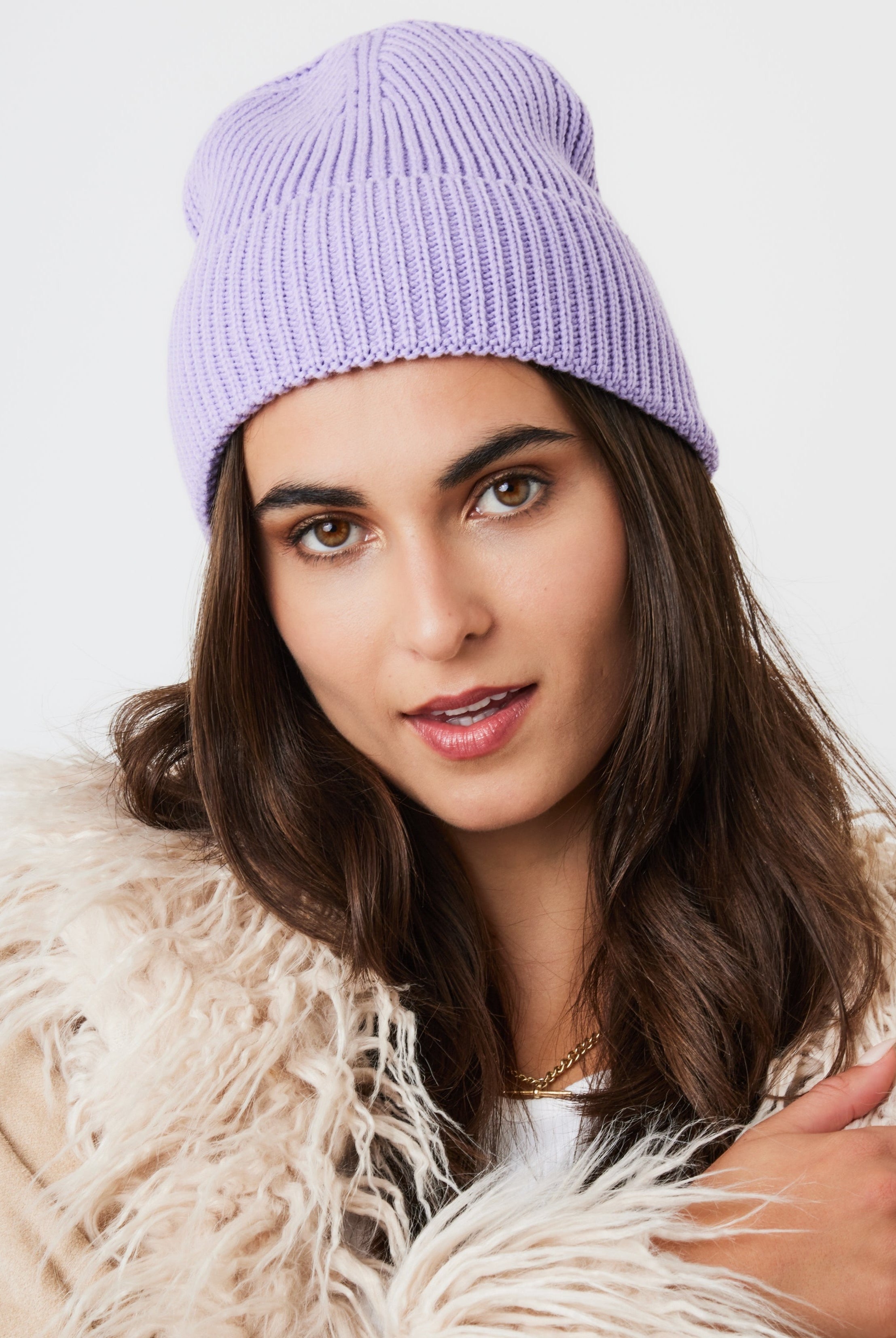 Woman's Ribbed Knitted Beanie in Lilac