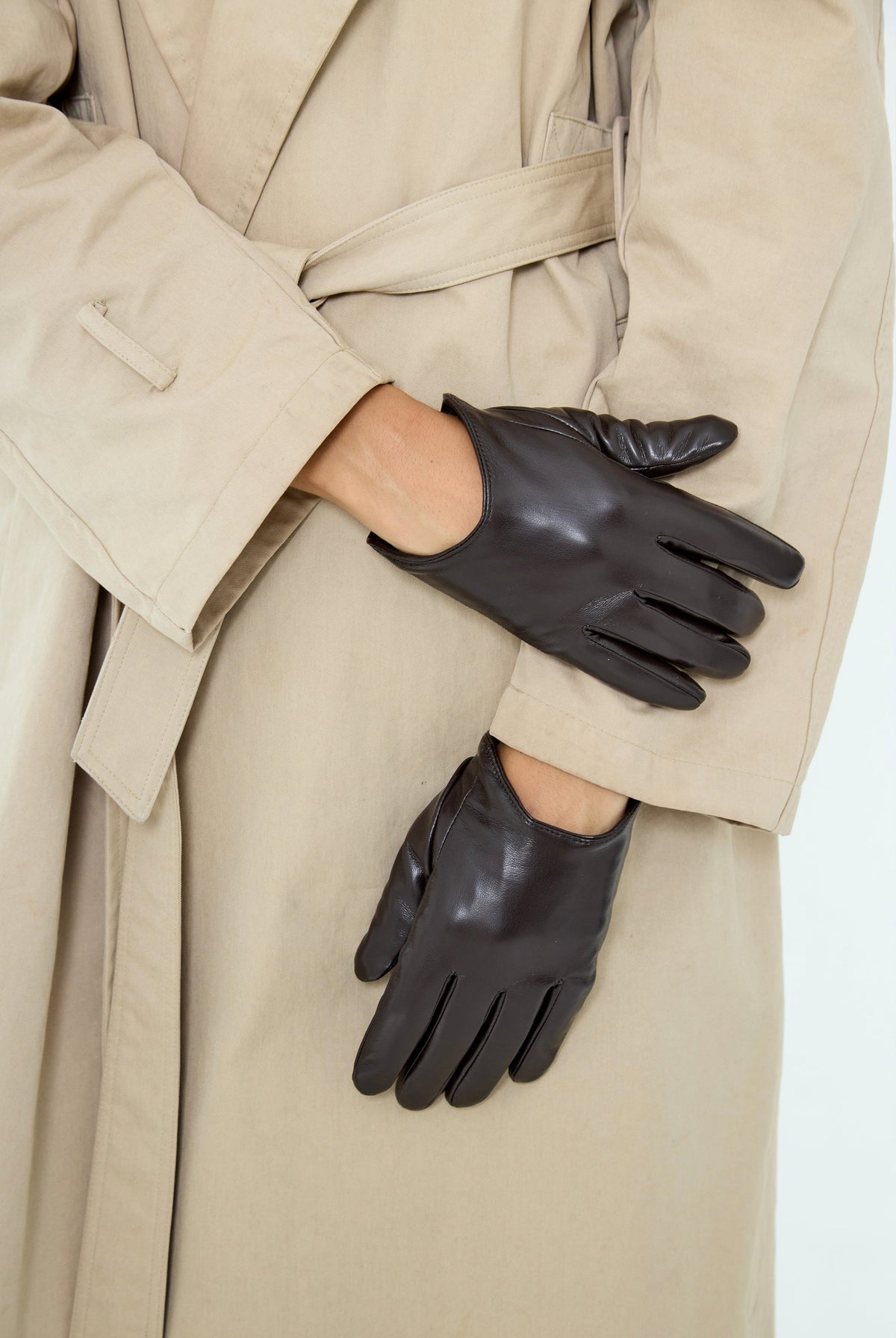 Women's Short Leather Look Driving gloves in Brown