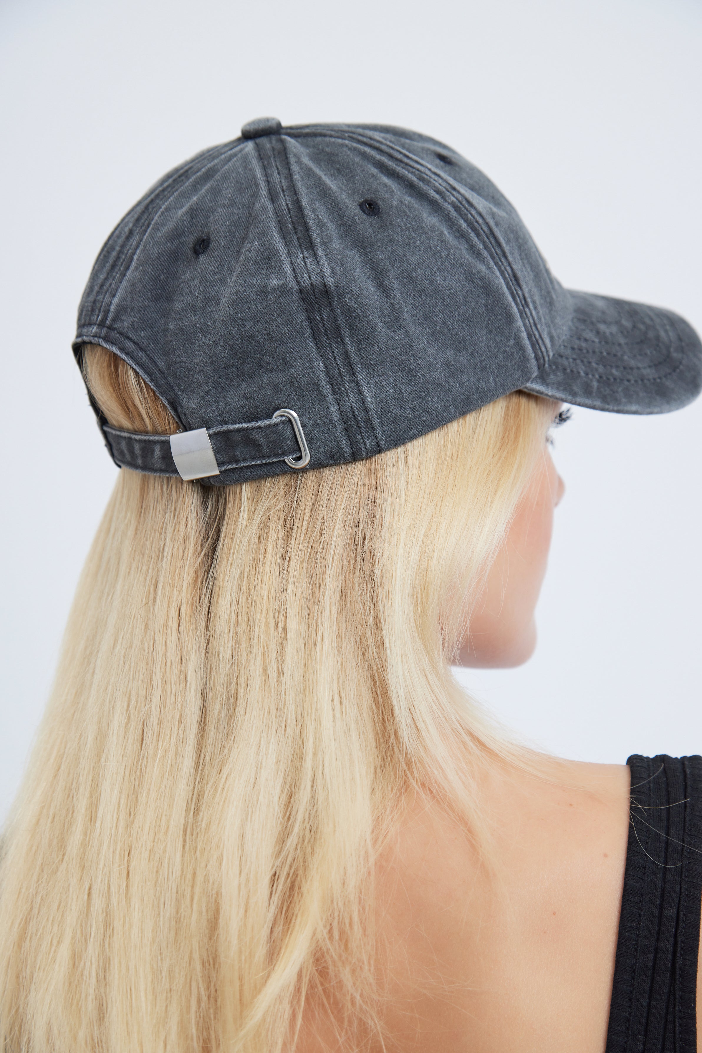 Women’s Manhattan Racquet Club Baseball Cap in Washed Black