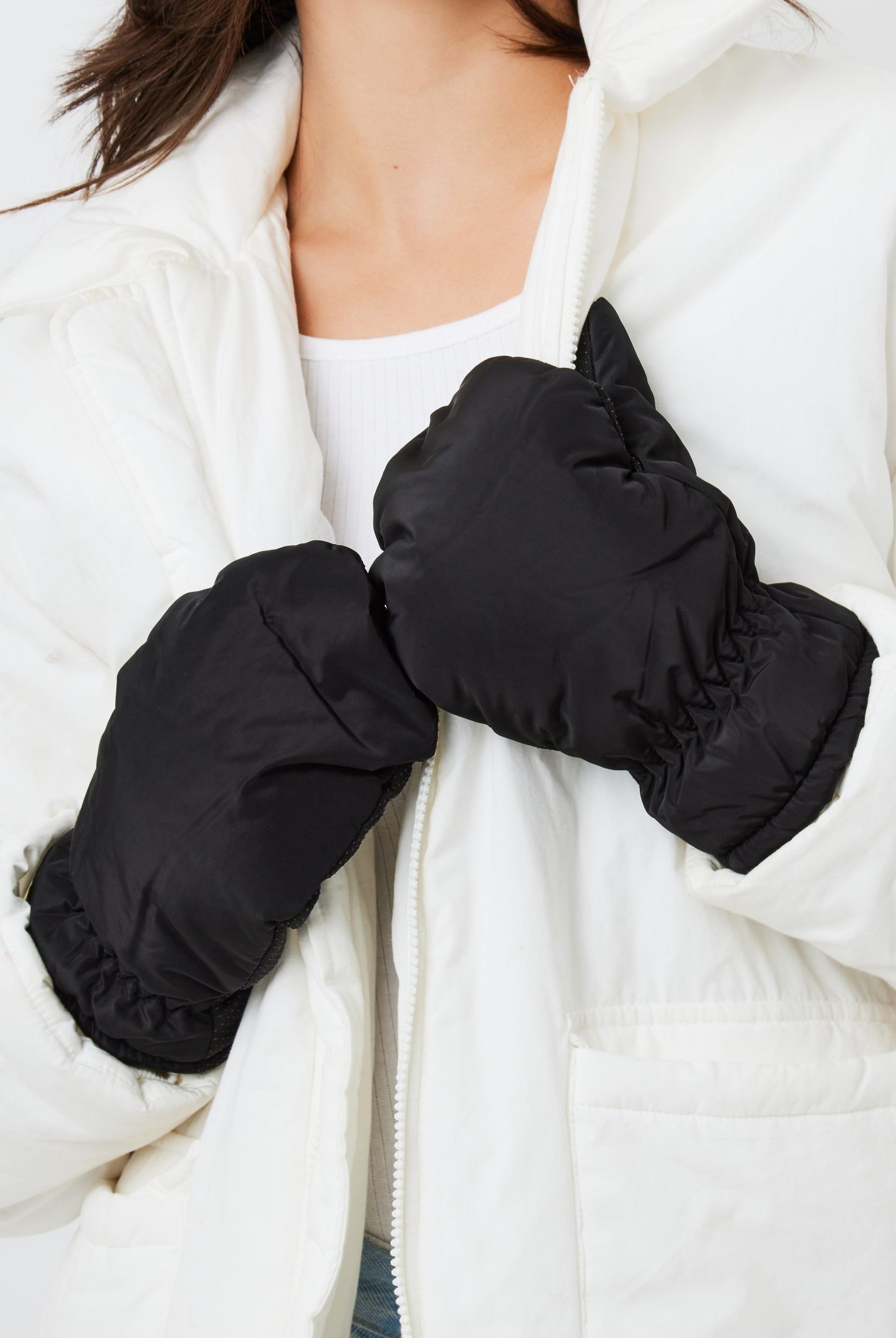 Woman's Winter Mittens in Black Nylon