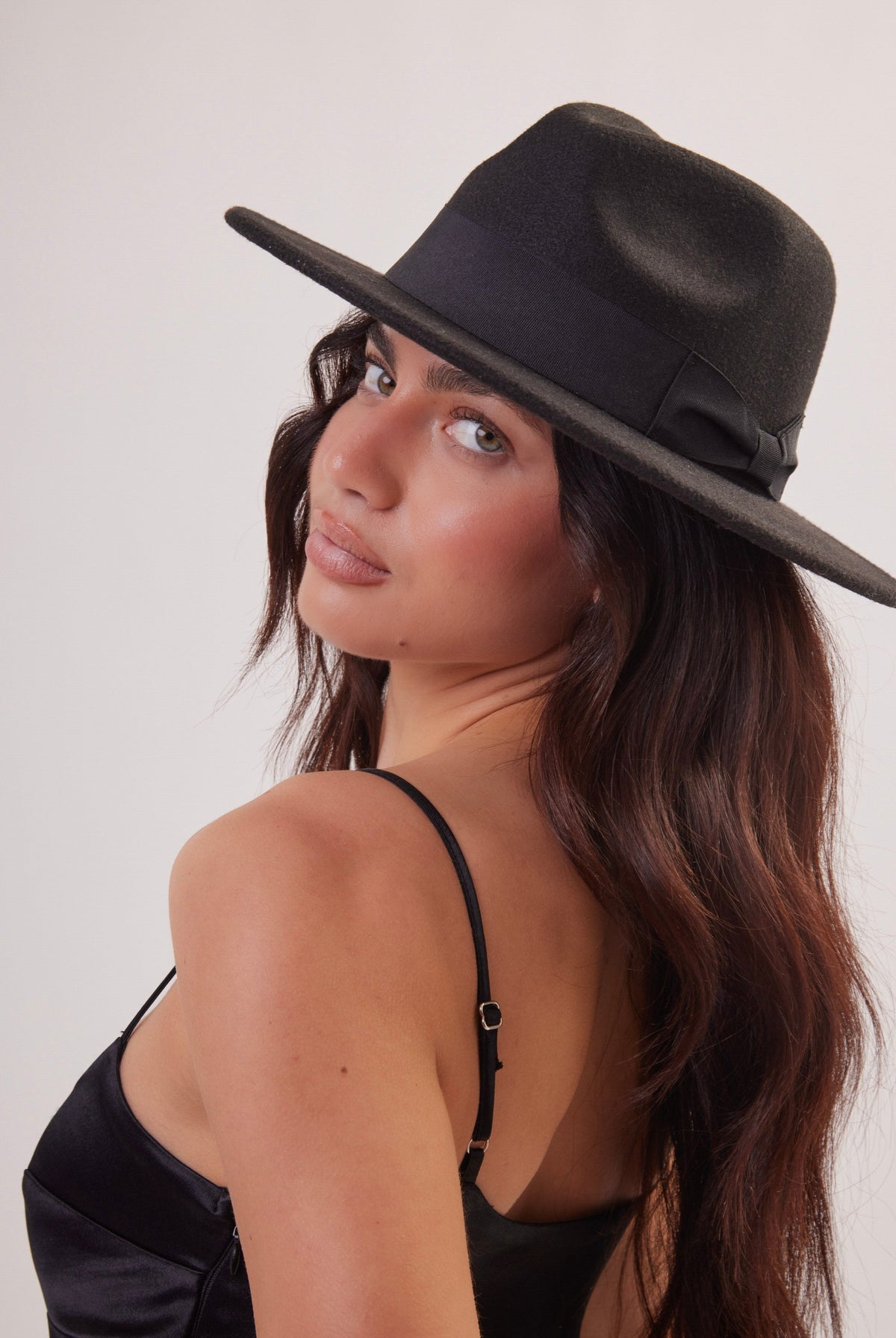 Fedora with Bow Trim in Black - Fedora - My Accessories London