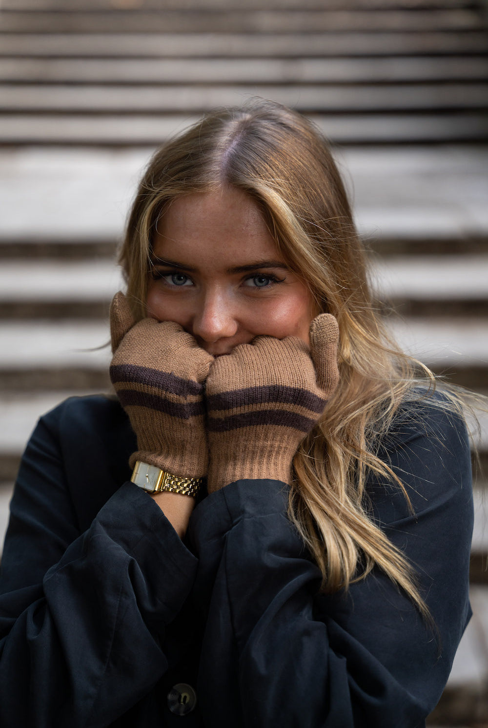 Woman's Knitted Stripe Gloves in Brown