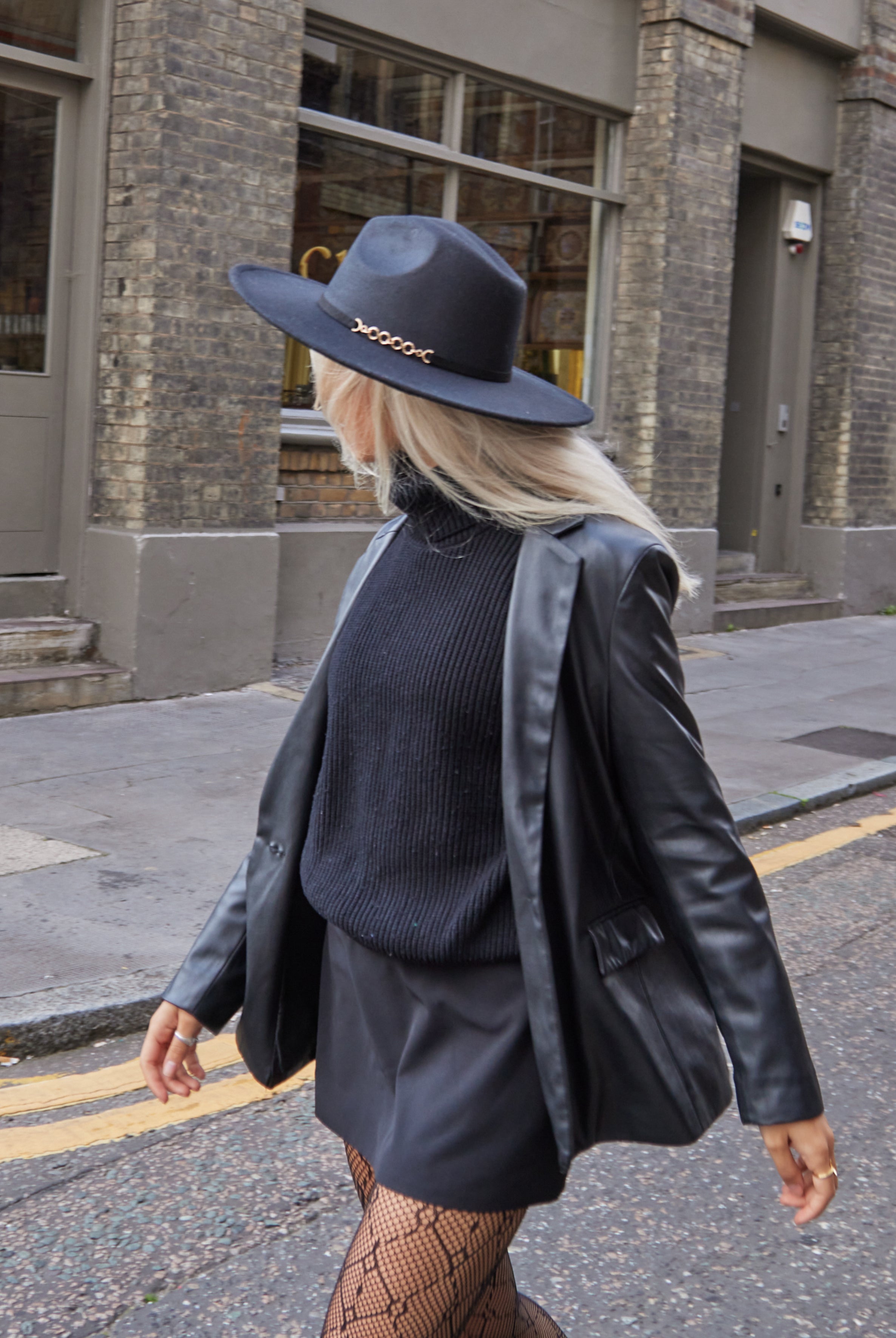Oversized Fedora Hat in Black with Buckle detail and size adjuster | Winter | Autumn | Walks | Pub | Casual | Oversized | Hat | Accessory | Accessories | twee | Old money | Plaza core | Country | Streetwear | Indie
