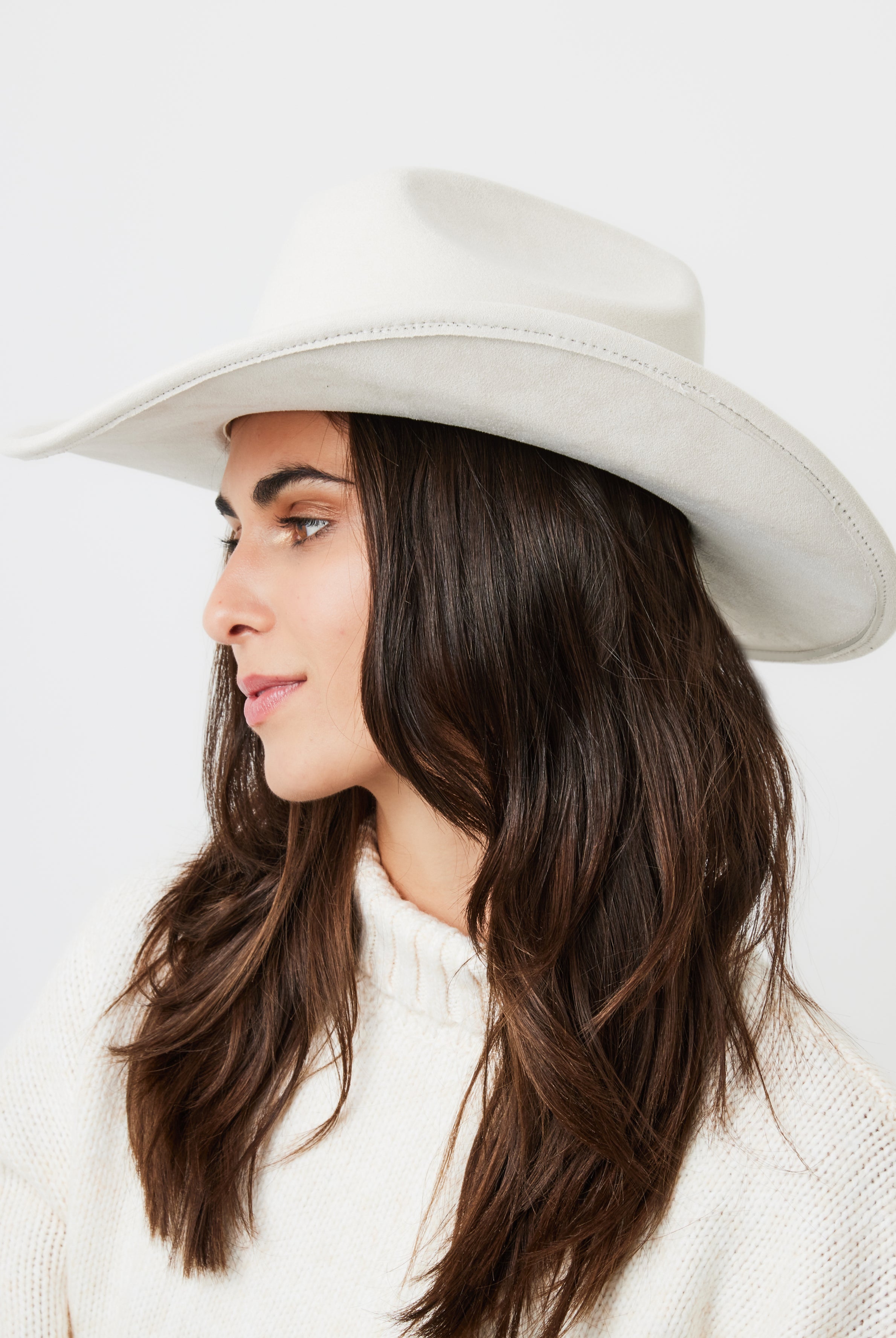 Cowboy Hat in Beige | Western | Cowboy | Cowgirl | Festival | Hat | Suede | Beige | Off white | cream | Premium | Women's | Women's accessories | Accessories | Accessory | winter | Autumn | Summer | Spring | Barbie | Costume | Outfit | Glam |  