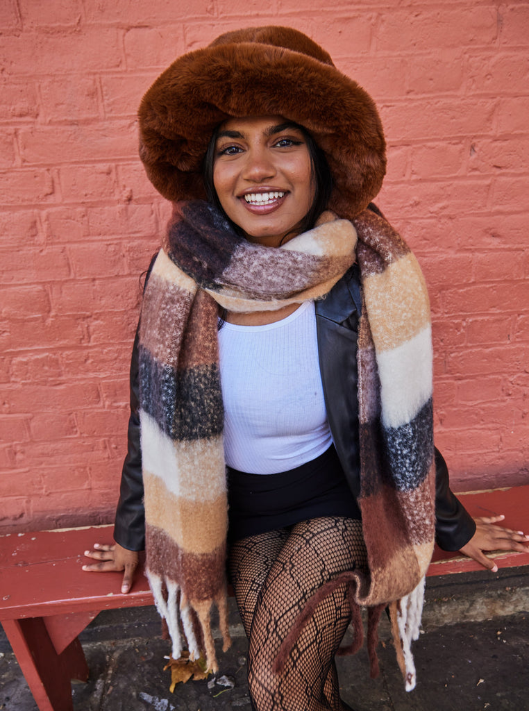 Fur Plush Bucket in Brown | faux fur | Plush | Fluffy | oversized | winter | autumn | fall | winter accessories | autumn accessories | fall accessories | women's accessories | accessory | ski | streetwear | street style | 90s | rachel green | women |