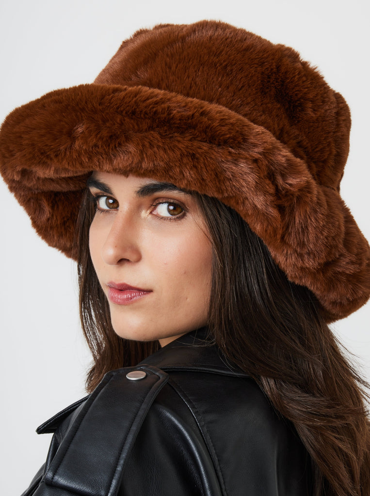 Fur Plush Bucket in Brown | faux fur | Plush | Fluffy | oversized | winter | autumn | fall | winter accessories | autumn accessories | fall accessories | women's accessories | accessory | ski | streetwear | street style | 90s | rachel green | women | 
