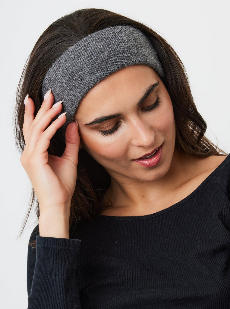 Knitted Headband in Grey | Plaza Core | Old Money | Ski | Ski Season | Skiing | Ski Accessories | Winter | Autumn | Fall | Grunge | Grunge sleaze | Biker | Minimal | Minimalist | Autumn Accessories | Winter Accessories | Fall Accessories | Women's Accessories | Women | Streetstyle | Streetwear | Fall Style | Winter Style | Autumn Style | Hair Accessories | Headband | Grey Headband 