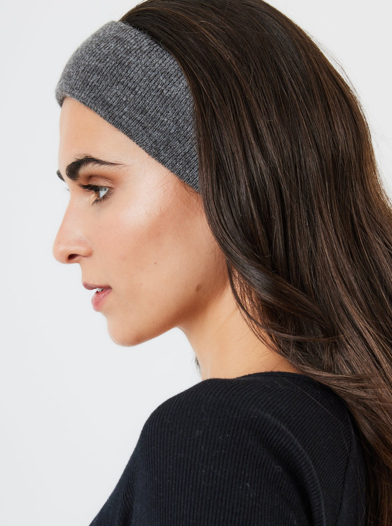 Knitted Headband in Grey | Plaza Core | Old Money | Ski | Ski Season | Skiing | Ski Accessories | Winter | Autumn | Fall | Grunge | Grunge sleaze | Biker | Minimal | Minimalist | Autumn Accessories | Winter Accessories | Fall Accessories | Women's Accessories | Women | Streetstyle | Streetwear | Fall Style | Winter Style | Autumn Style | Hair Accessories | Headband | Grey Headband 