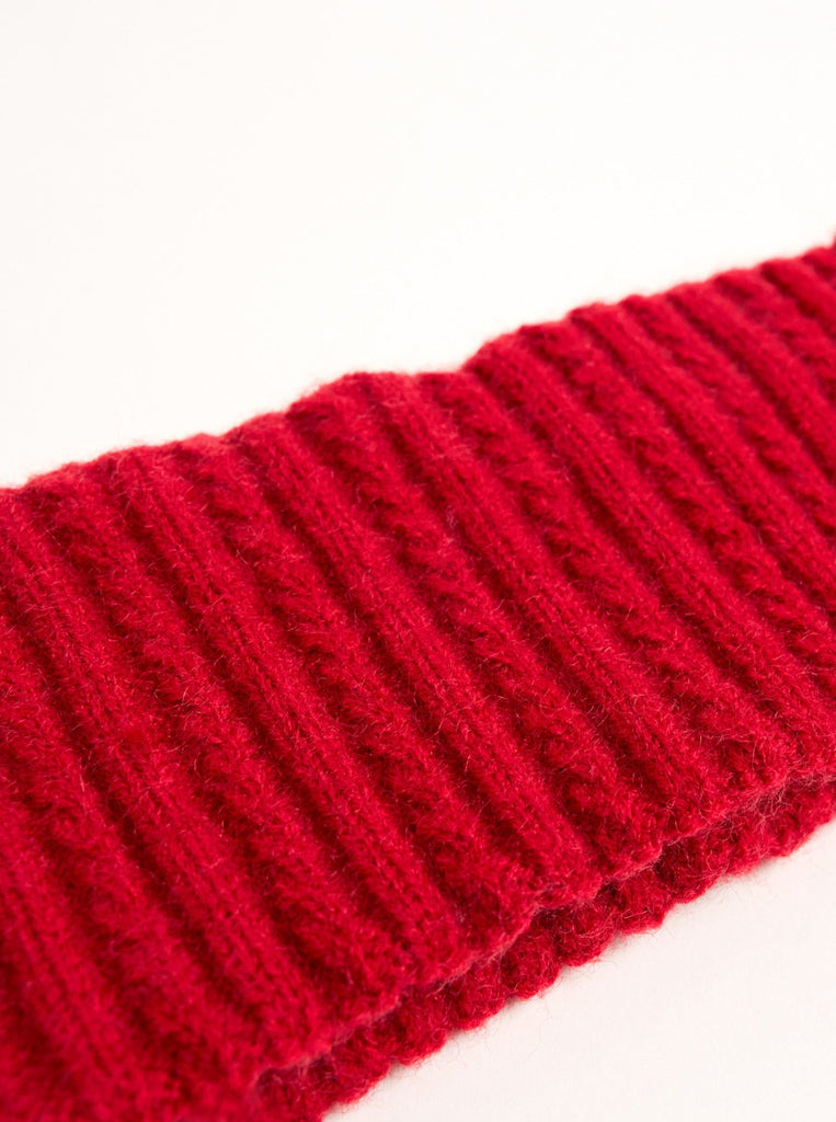 Cable Knit Headband in Red | Knitwear | Knitted | Hair Accessories | Winter | Autumn | Weird Girl | Old Money | Ski | Skiing | Ski Accessories | Ski Season | Women | Women's Accessories | Winter Accessories | Autumn Accessories | Fall | Fall Accessories | Streetwear | Streetstyle | Y2k | Grunge |