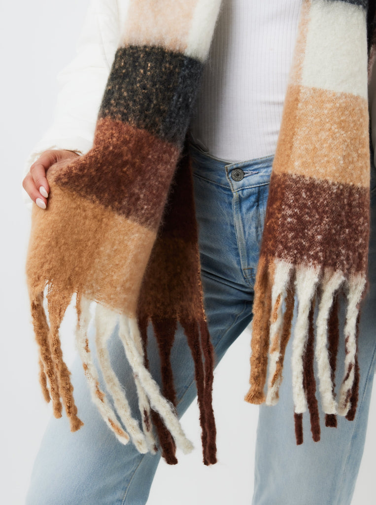 Check Chunky Soft Scarf in Brown | Winter | Autumn | Check | Blanket Scarf | Super Soft Scarf | Oversized Scarf | Winter Accessories | Autumn Accessories | Fall Accessories | Fall Style | Autumn Style | Plaza Core | Women | Women's Accessories