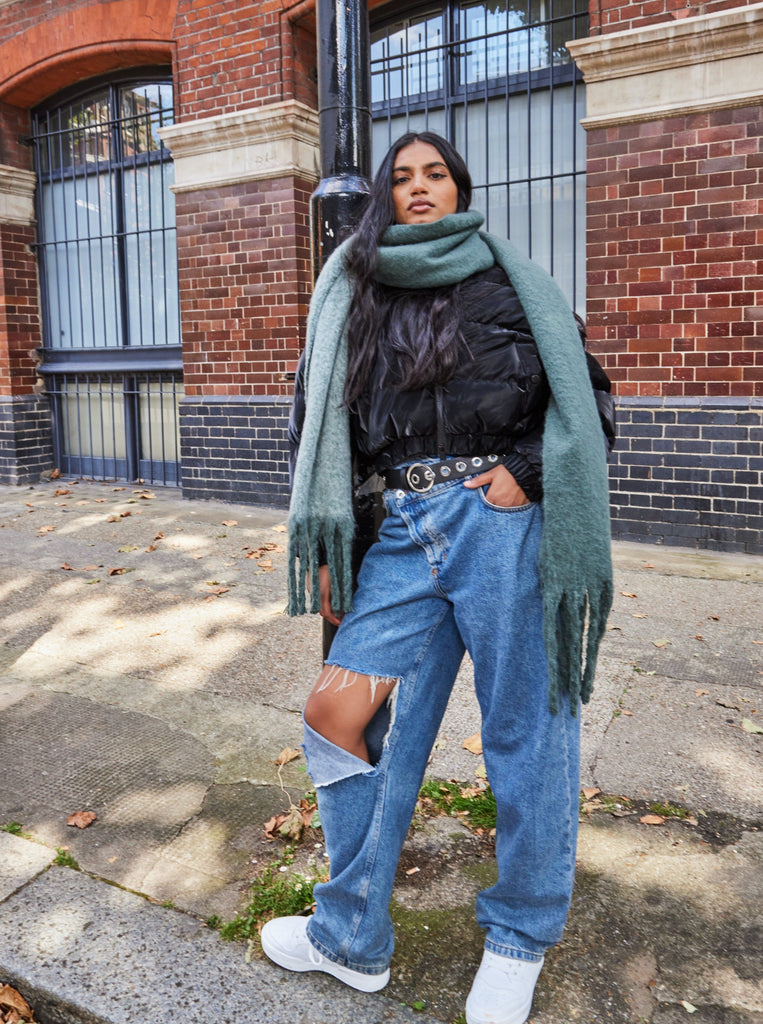 Chunky Soft Scarf with Contrast Fringing in Green | Two Tone | Ombre | Super Soft Scarf | Oversized Scarf | Winter | Autumn | Ski Season | Skiing | Ski | Unisex | Streetwear | Streetstyle | Winter Accessories | Autumn Accessories | Women | Fall | Fall Accessories | Women's Accessories | Fall Style | Autumn Style | Winter Style | Grunge | Indie | Elevated Indie