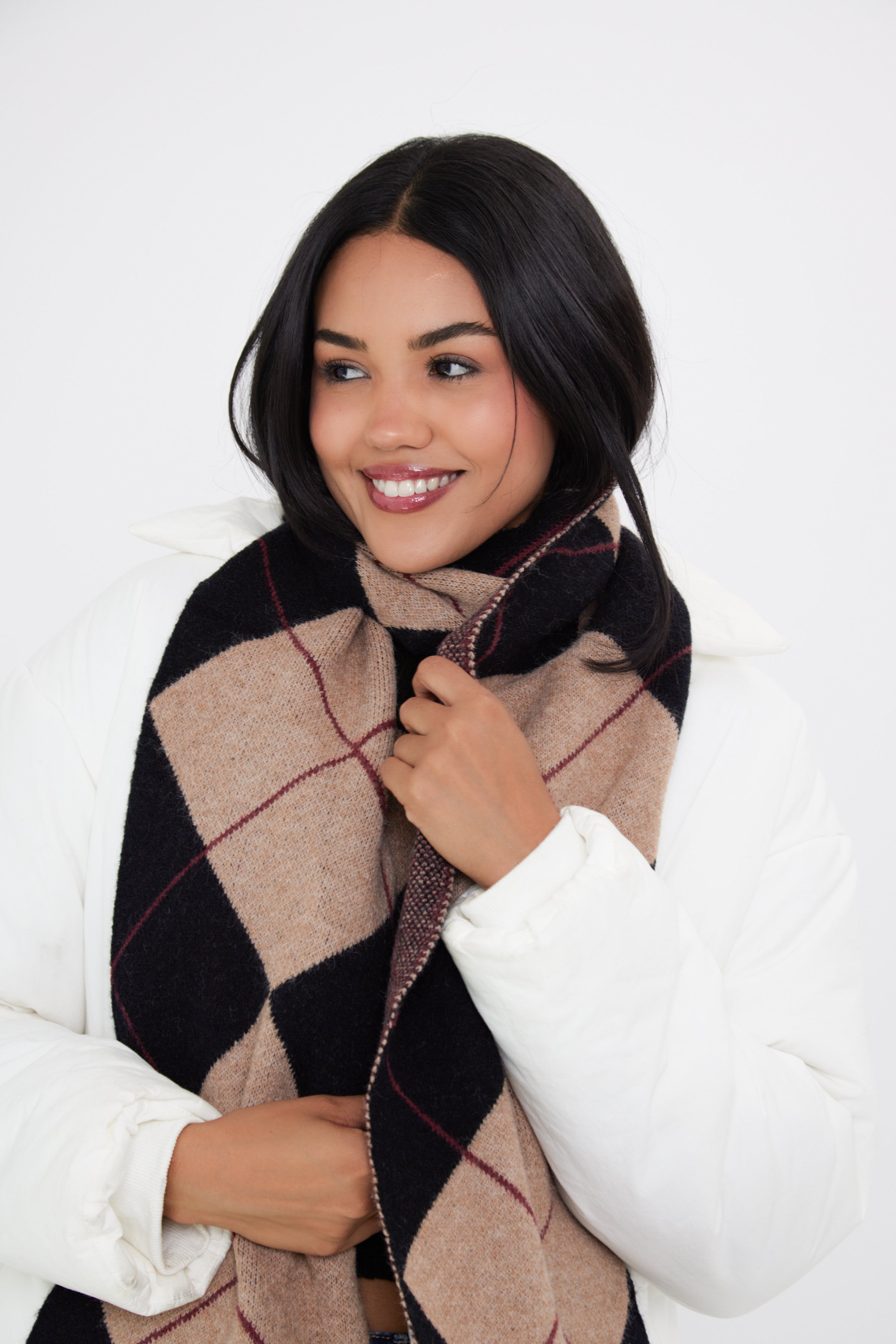 Woman's Argyle Pattern Scarf in Black and Brown