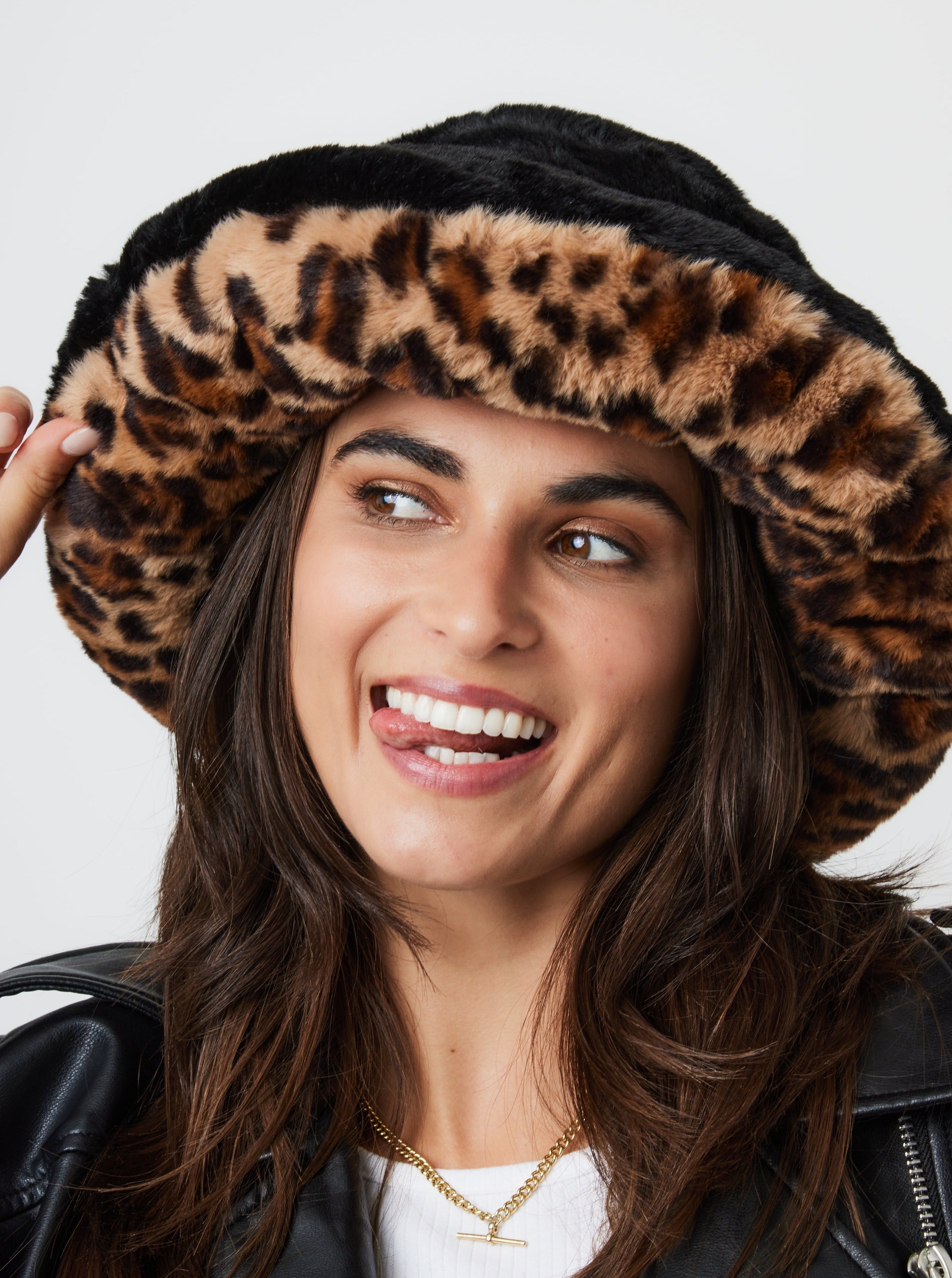 Women's stylish and cosy bucket hat made with soft faux fur in leopard print - My Accessories London