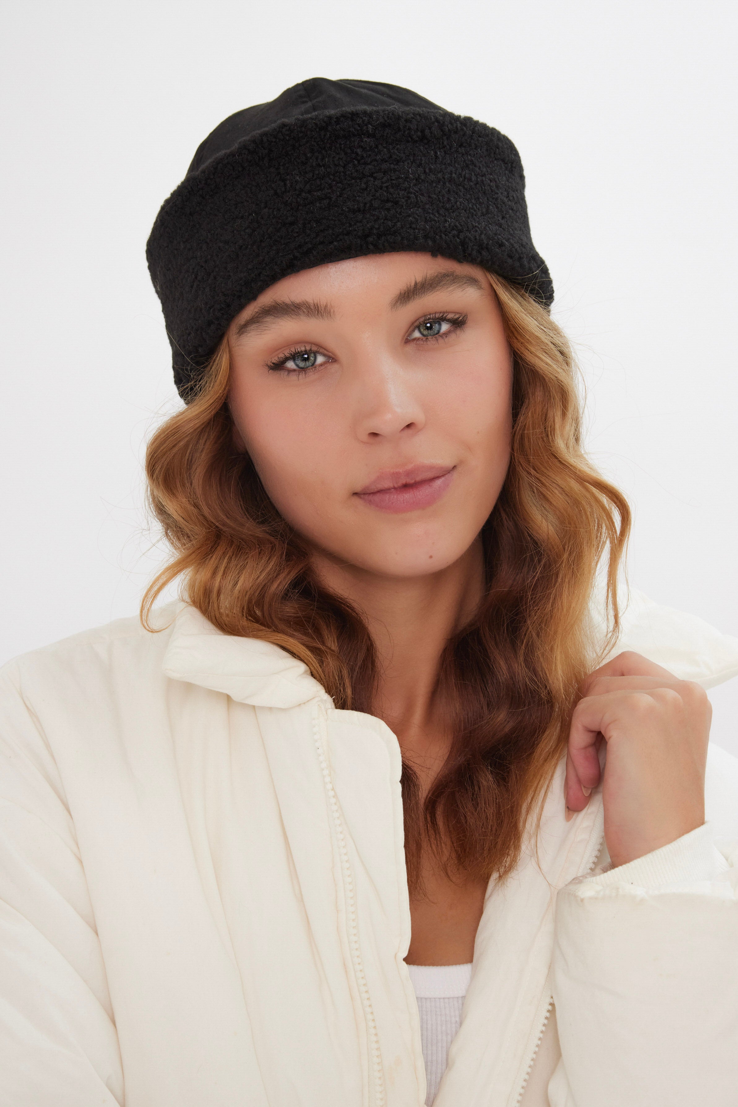 Women’s Suede and Borg Turn Up Beanie in Black