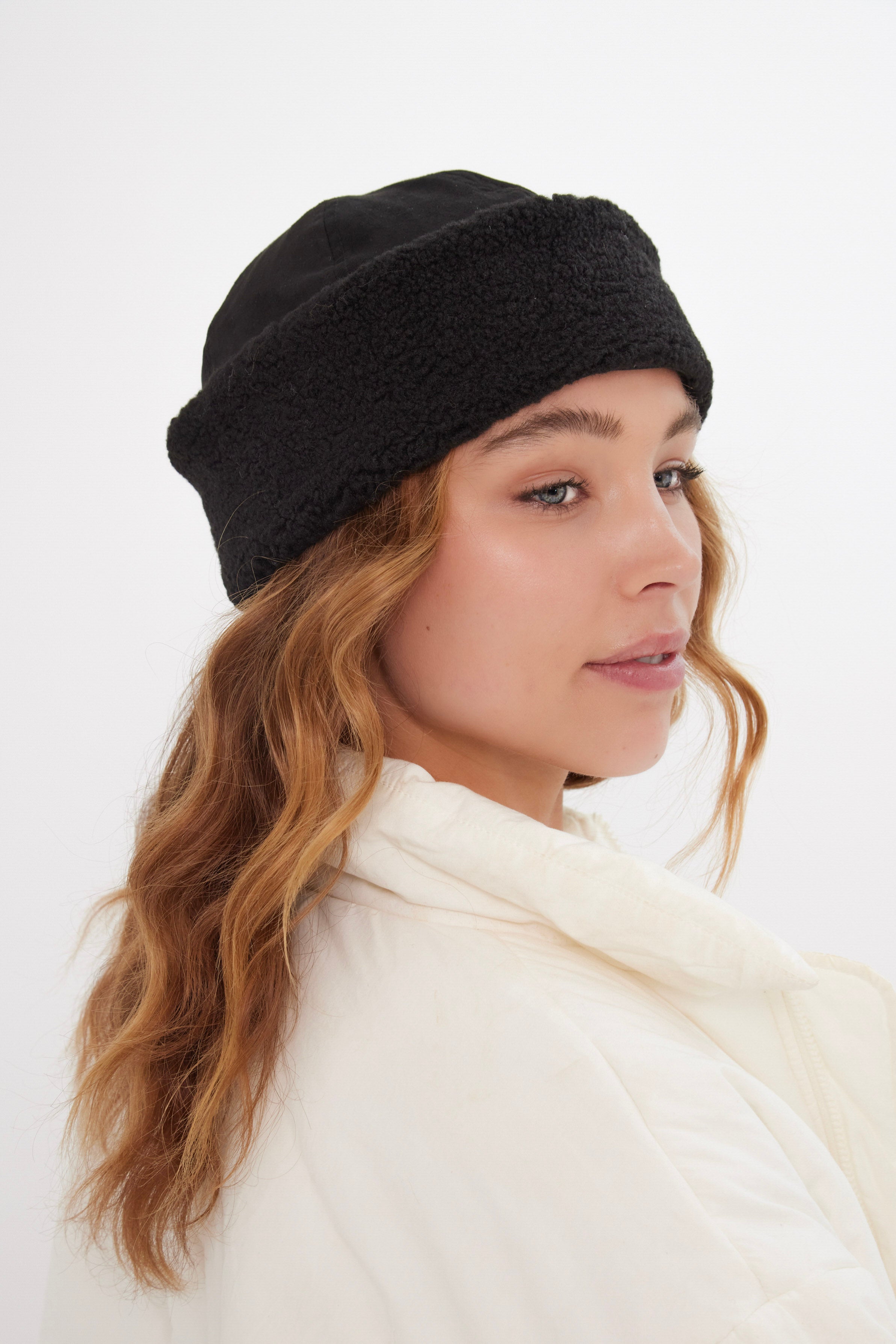Women’s Suede and Borg Turn Up Beanie in Black
