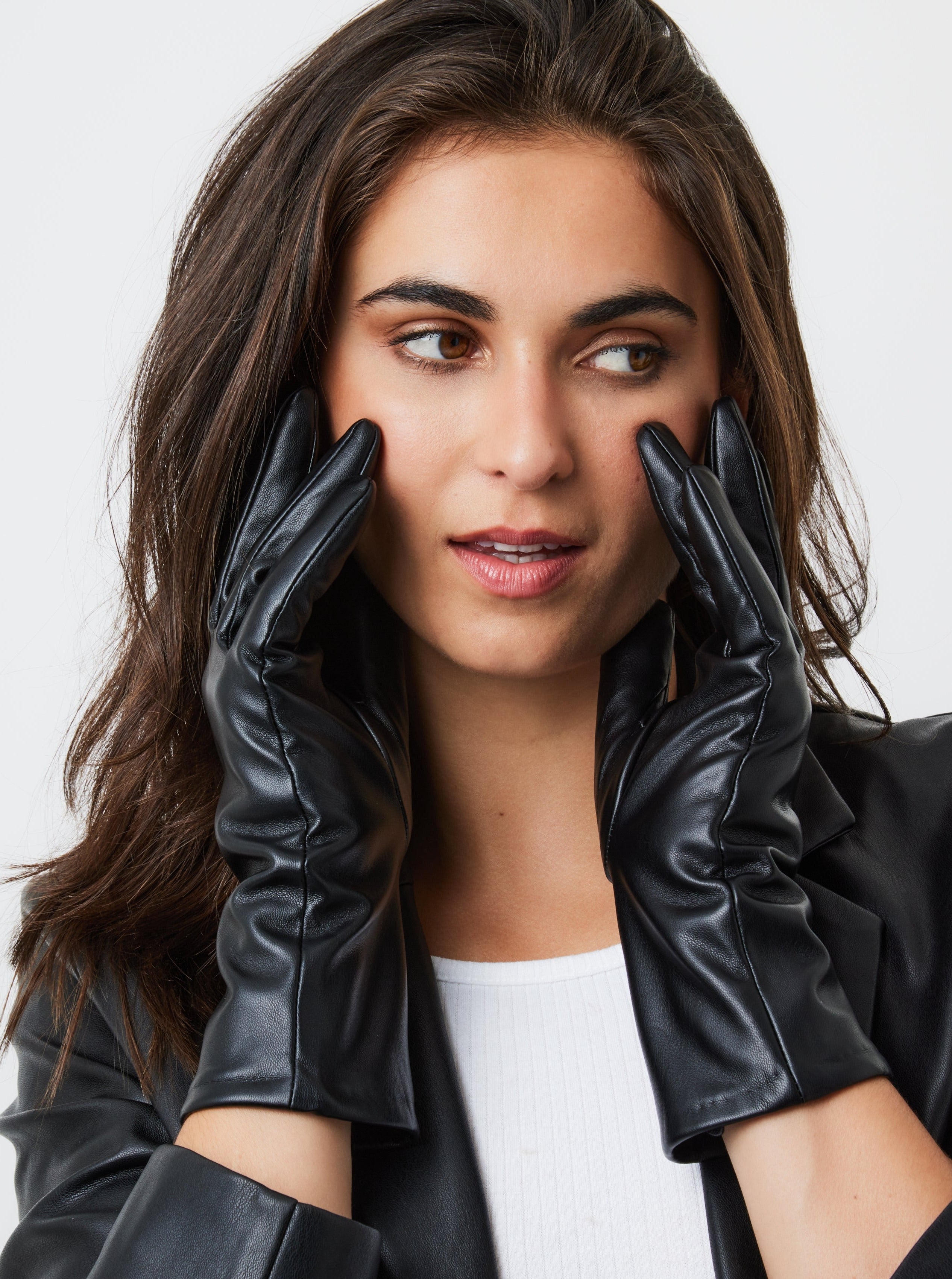 Women’s Touch Screen Leather Look Gloves in Black 
