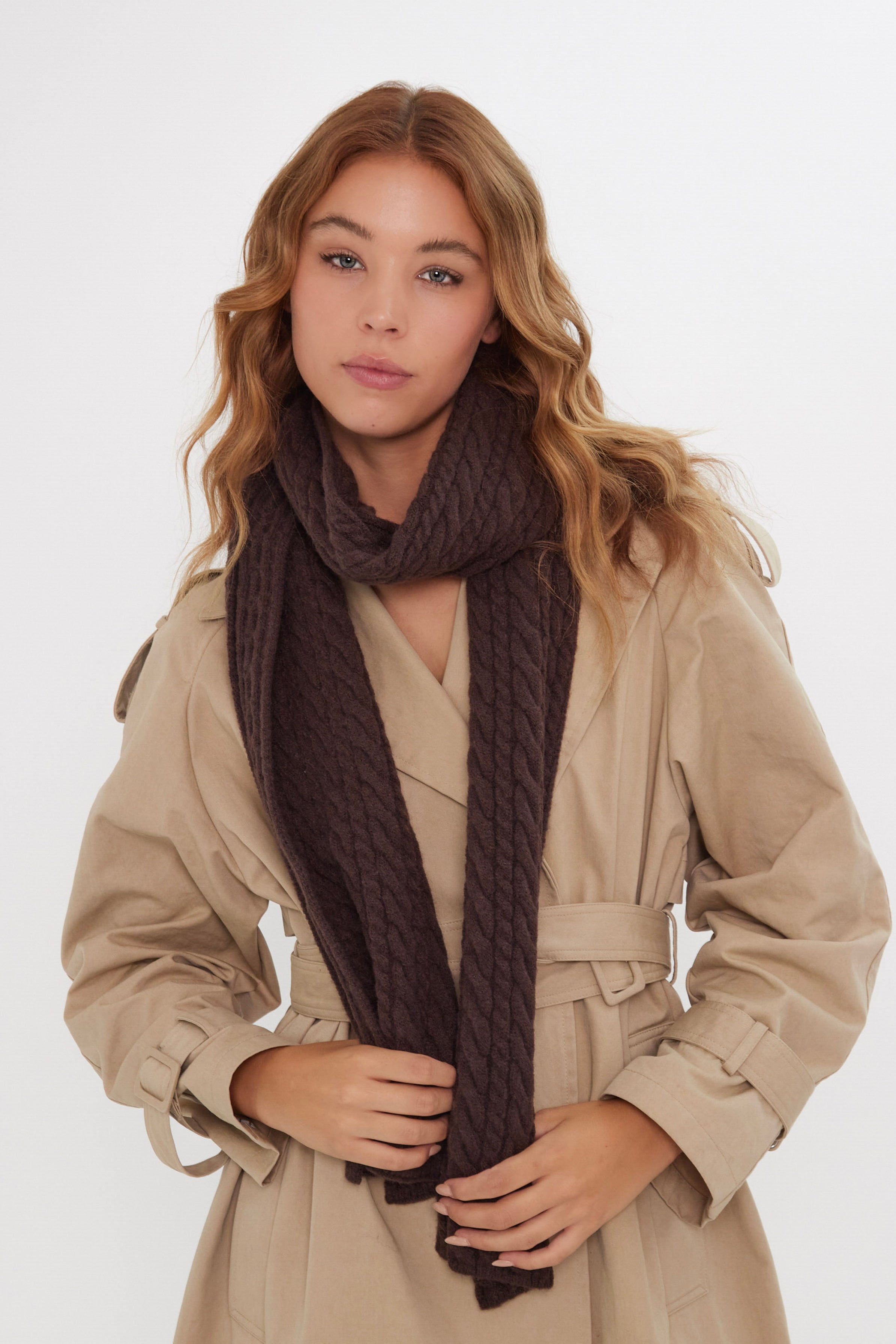 Women’s Cable Knitted Scarf in Brown