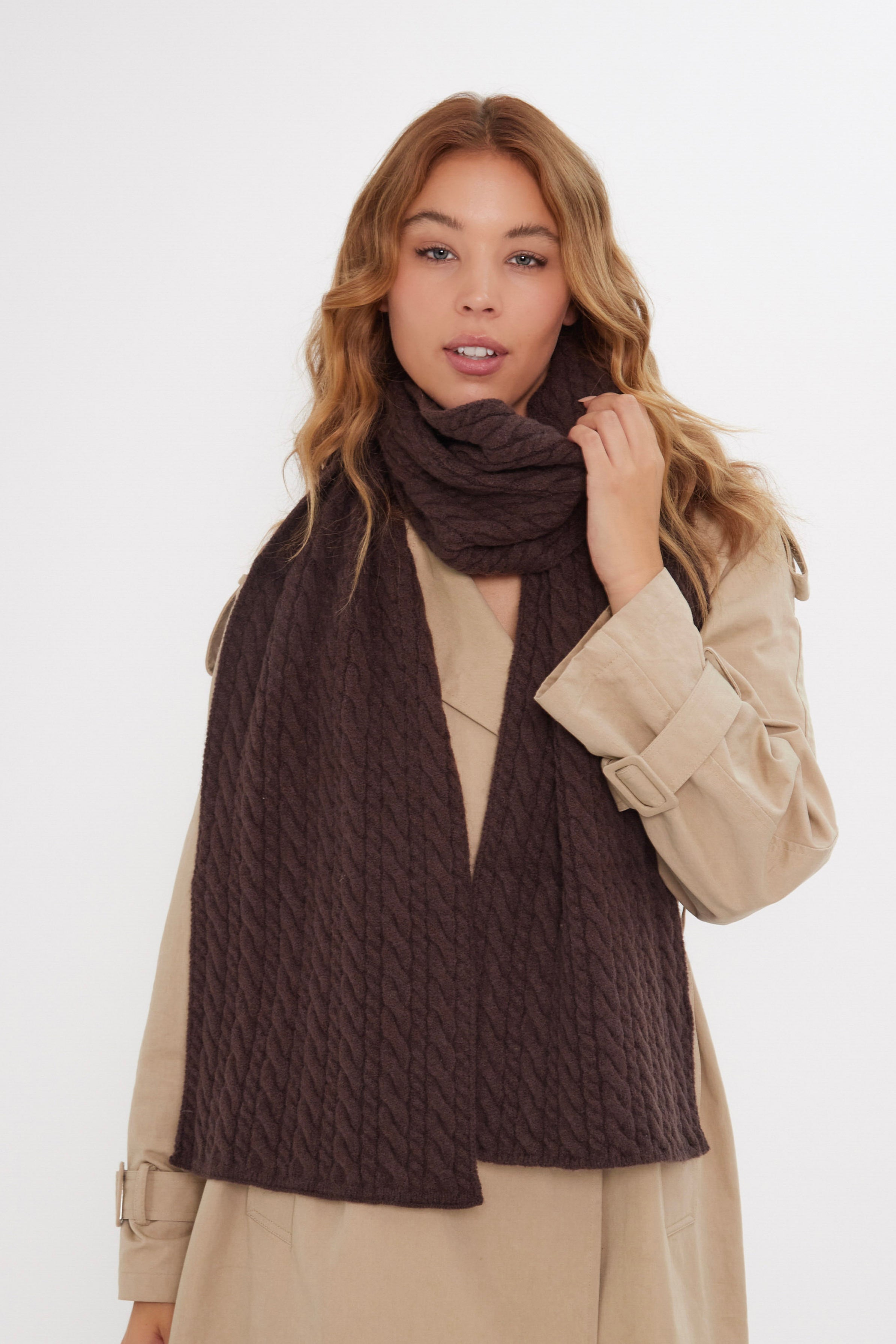 Women’s Cable Knitted Scarf in Brown