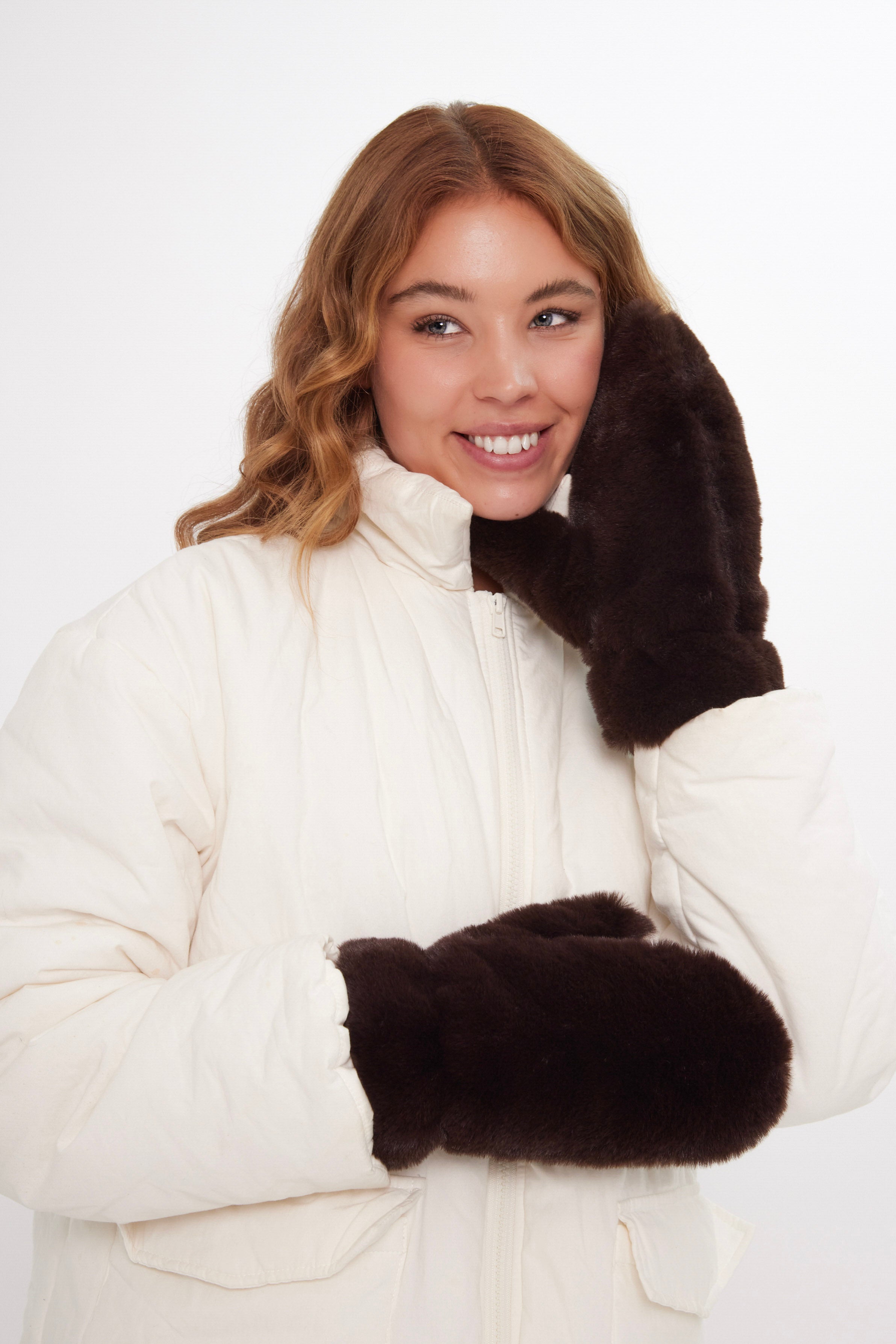 Women’s Fluffy Fur Mittens in Brown 