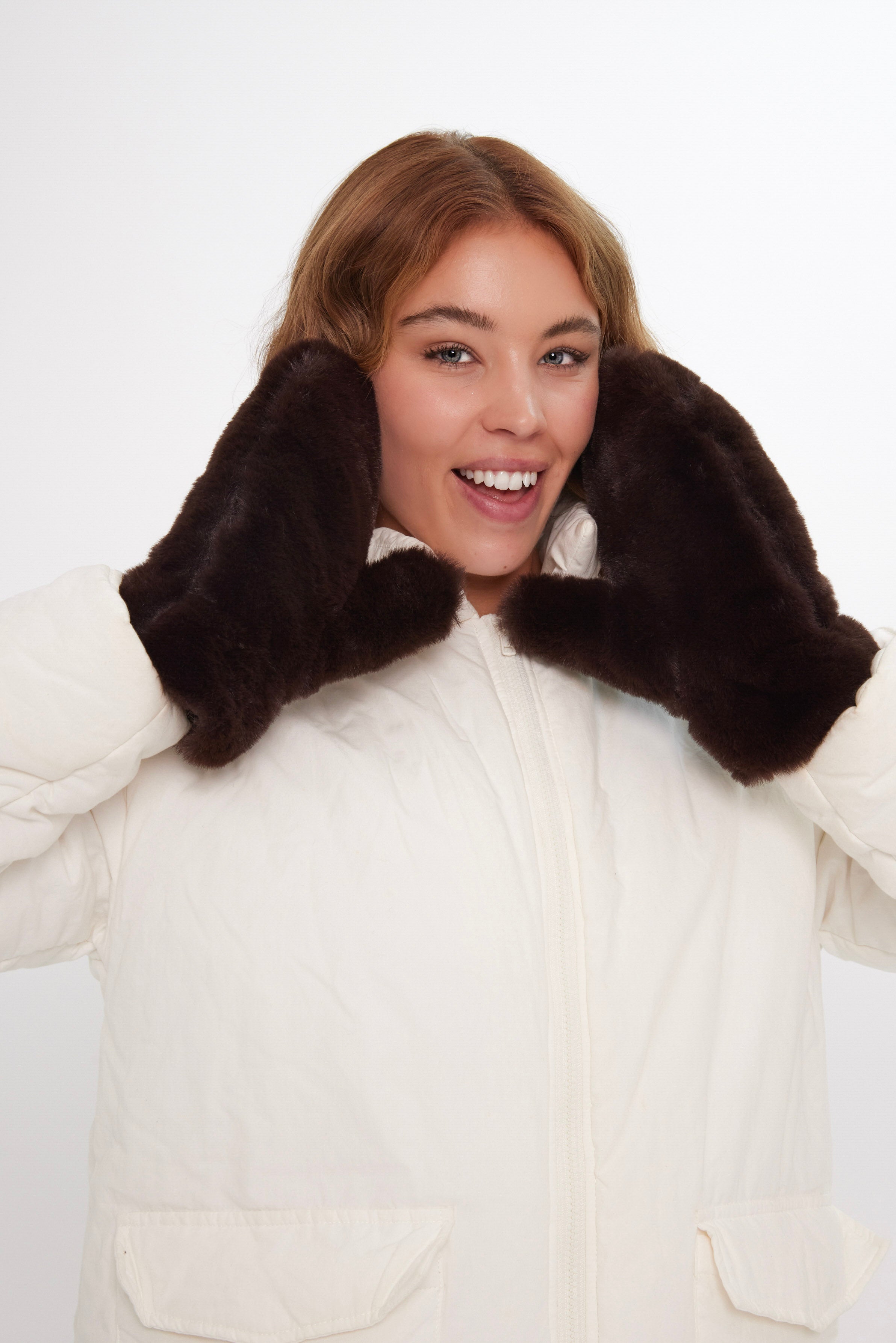 Women’s Fluffy Fur Mittens in Brown 