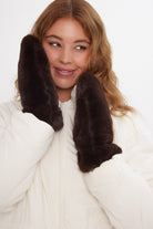 Women’s Fluffy Fur Mittens in Brown 