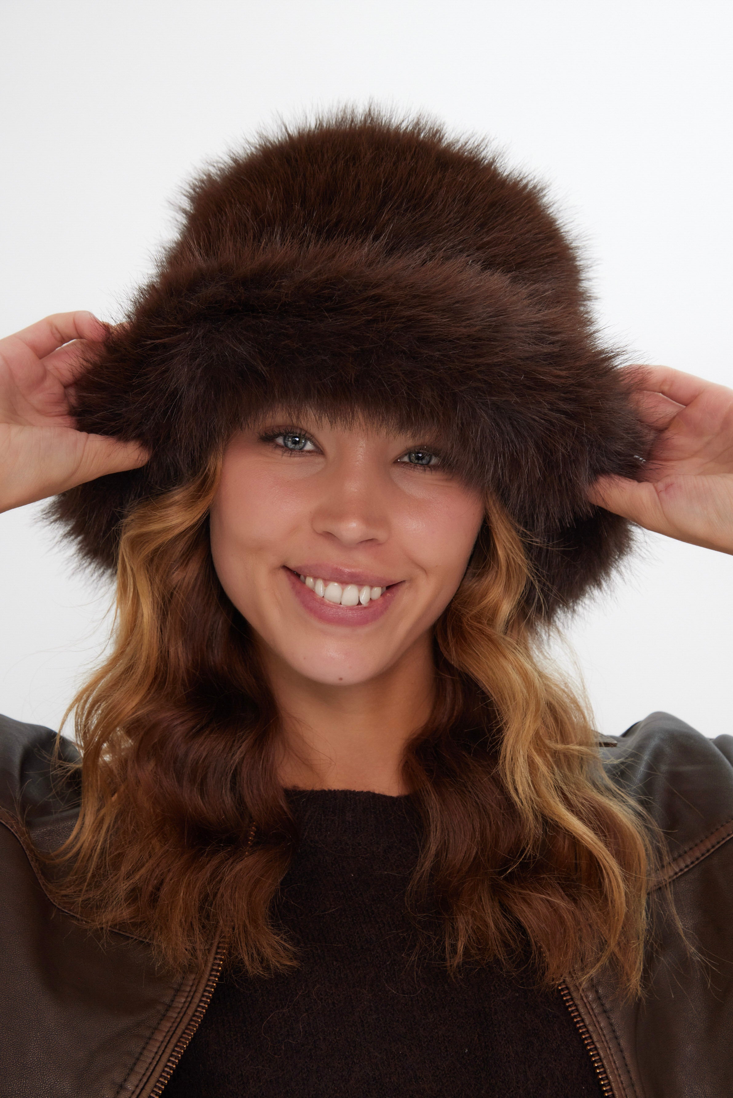 Women’s Fuzzy Fur bucket hat in Brown 
