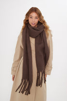 Women’s Oversized Chunky Blanket Scarf in Brown