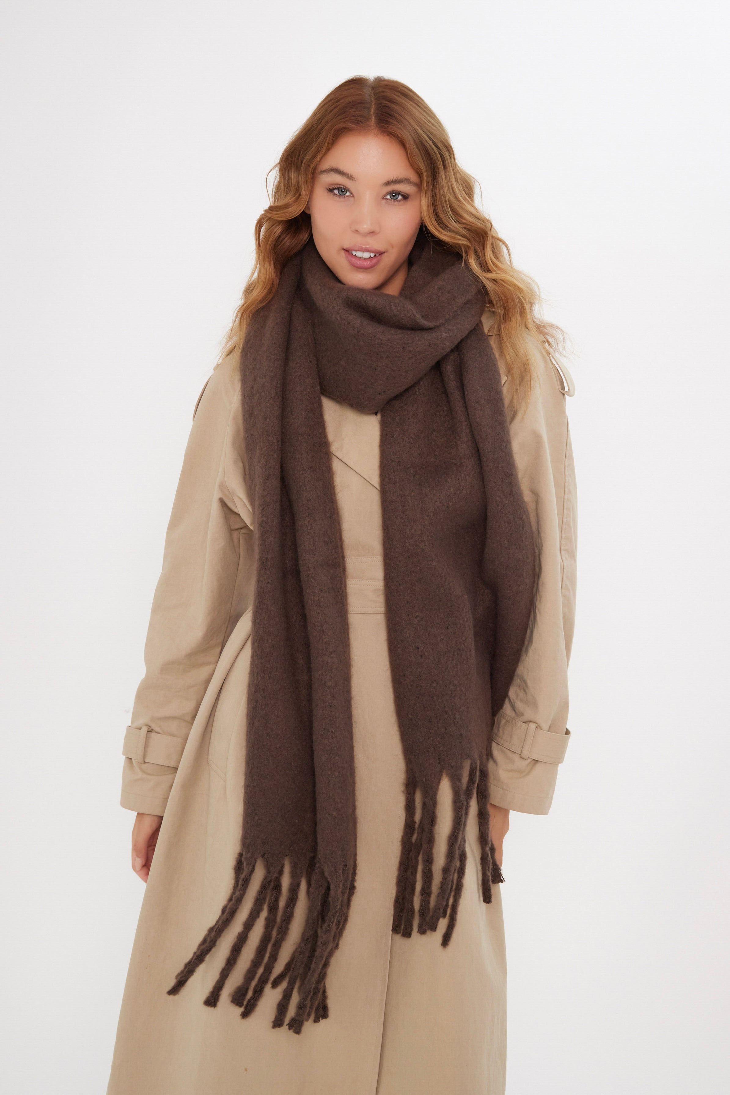 Women’s Oversized Chunky Blanket Scarf in Brown