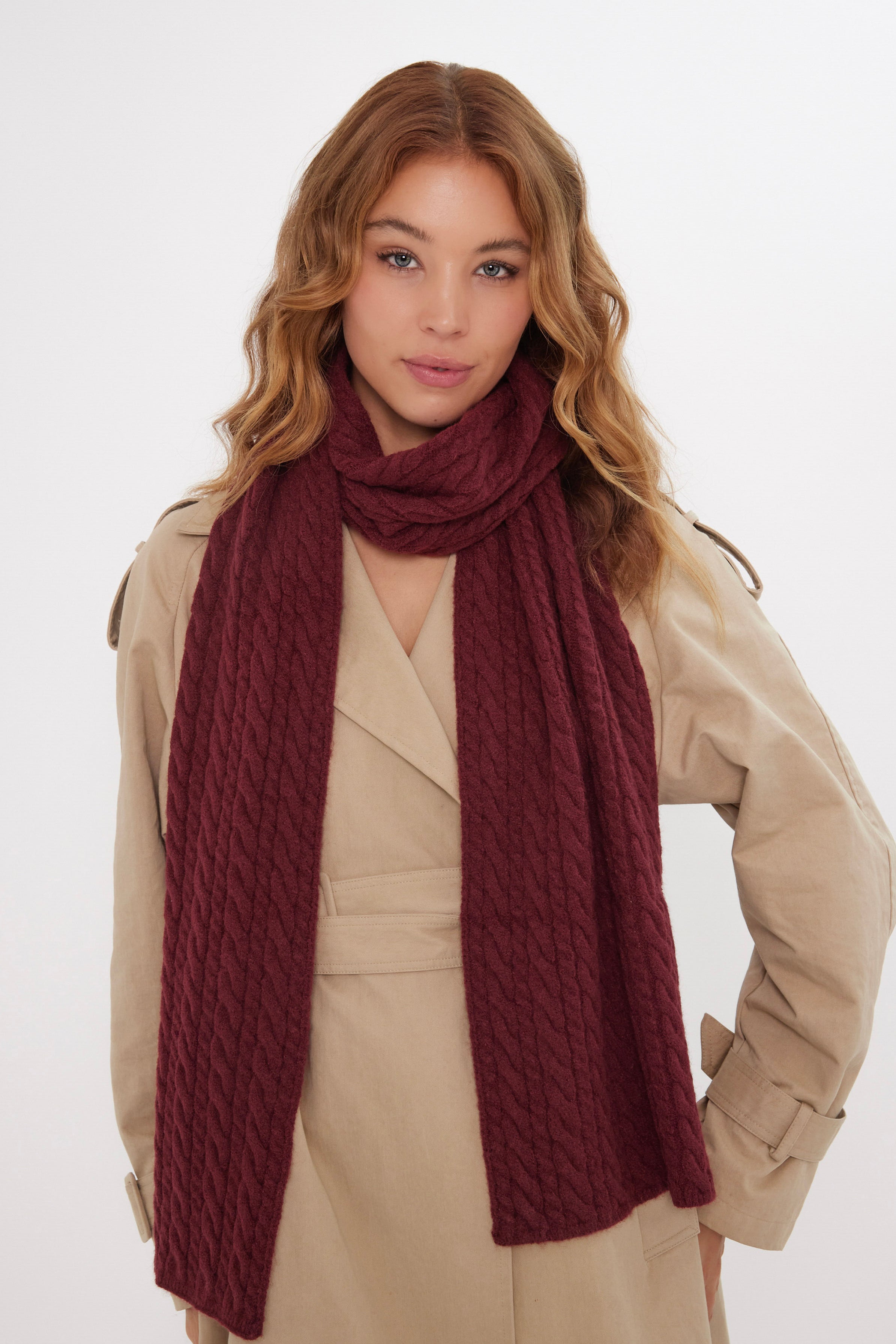 Women’s Cable Knitted Scarf in Burgundy