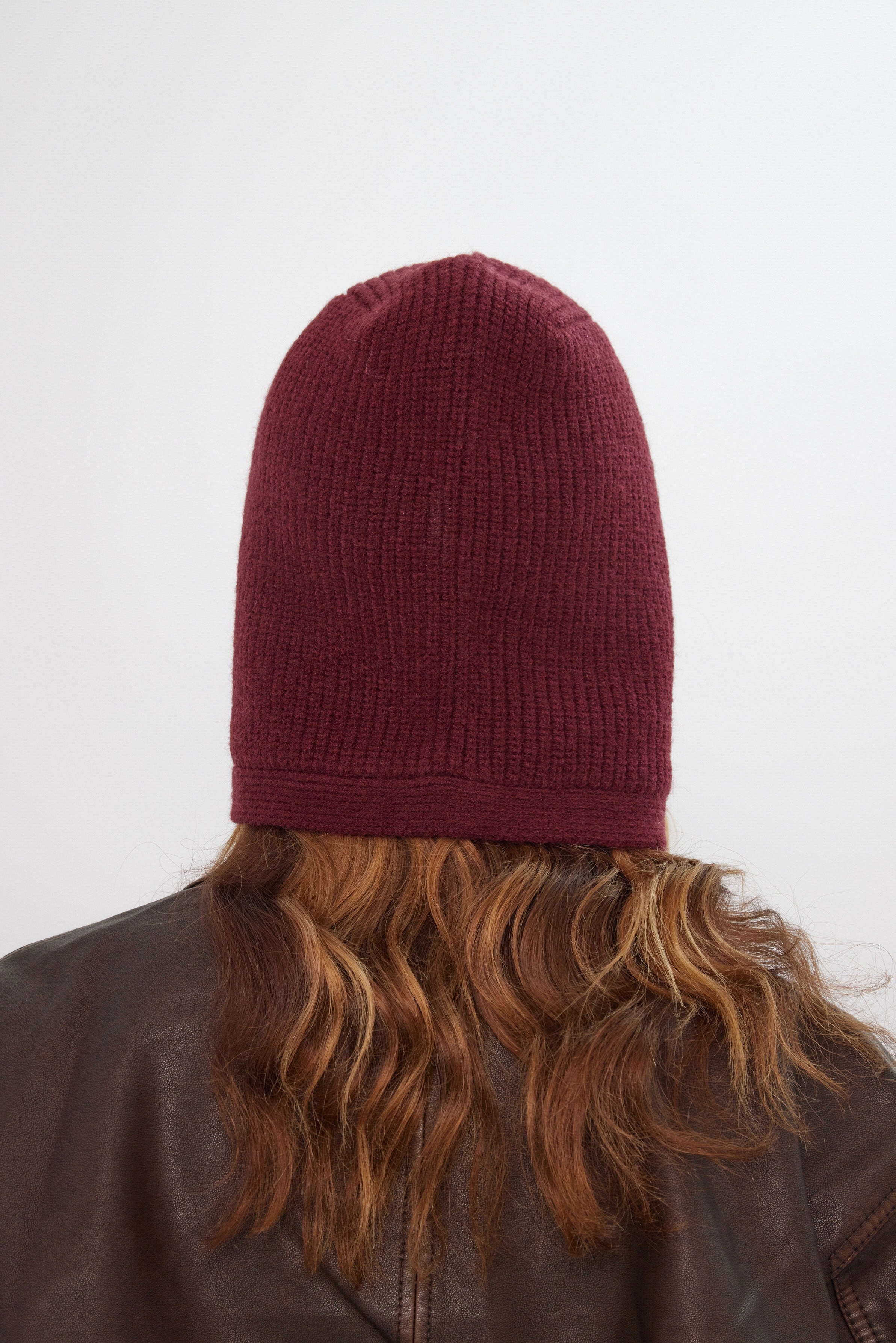 Women’s Knitted Bonnet in Burgundy 