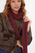 Women’s Knitted Skinny Scarf in Burgundy